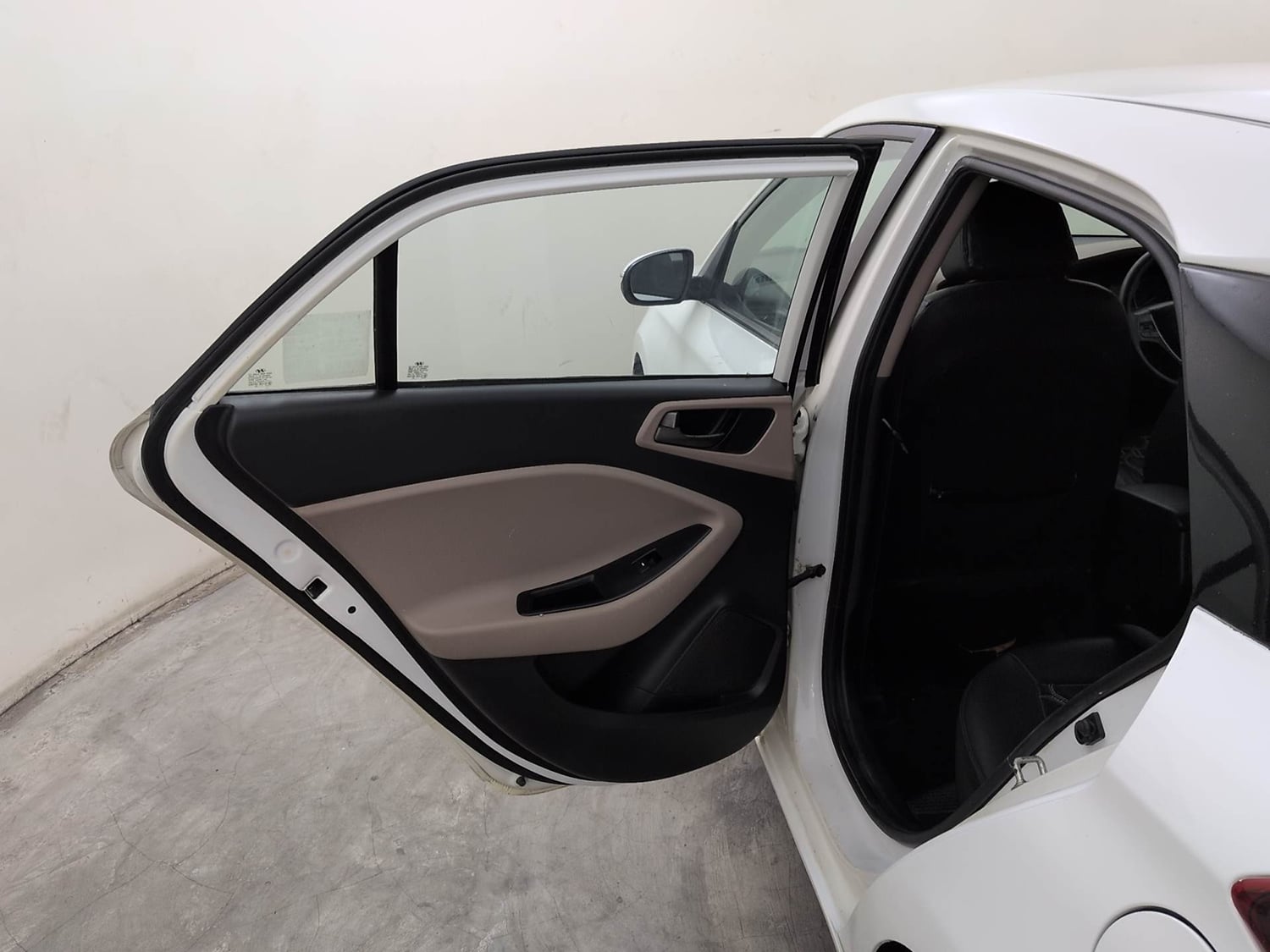 Used 2017 Hyundai Elite i20 Sportz 1.2 Petrol Manual interior LEFT REAR DOOR OPEN VIEW