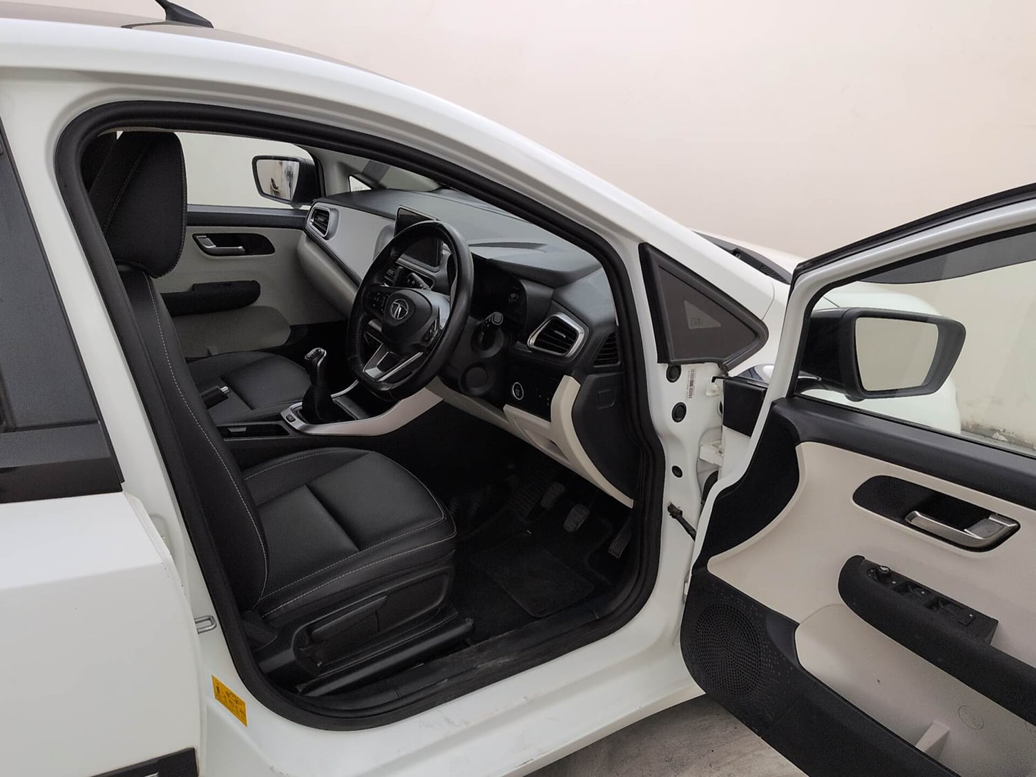 Used 2023 Tata Altroz XZ Plus Petrol Petrol Manual interior RIGHT SIDE FRONT DOOR CABIN VIEW