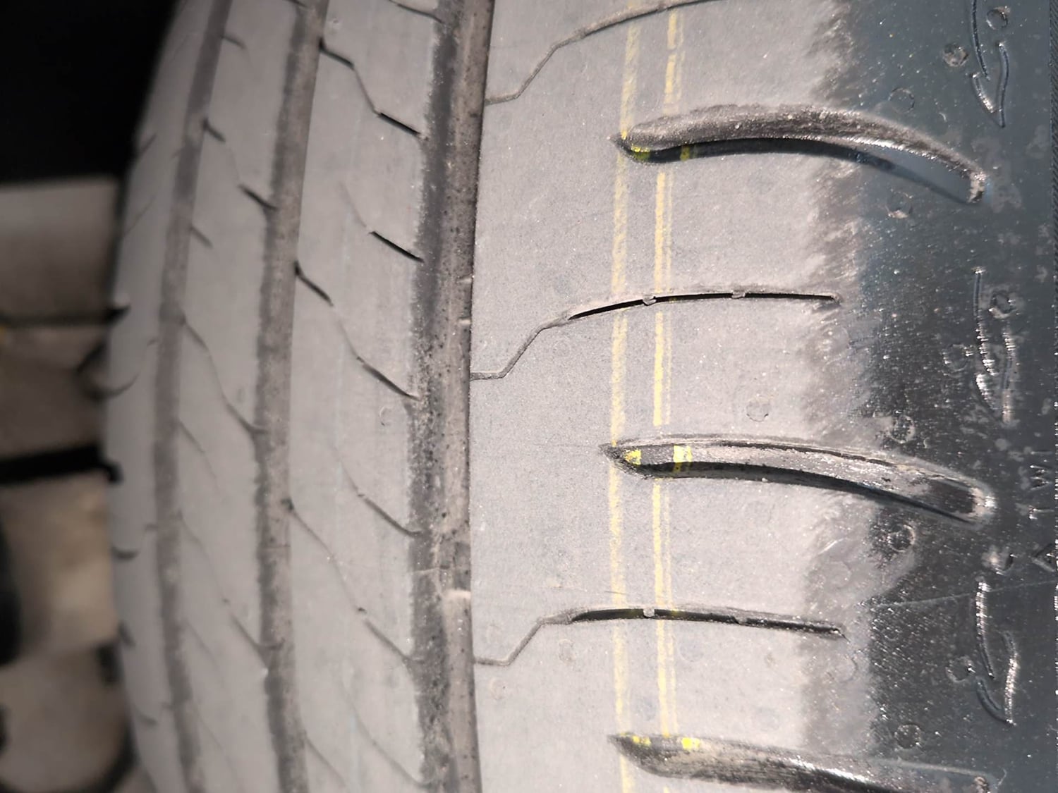 Used 2023 Tata Altroz XZ Plus Petrol Petrol Manual tyres LEFT FRONT TYRE TREAD VIEW