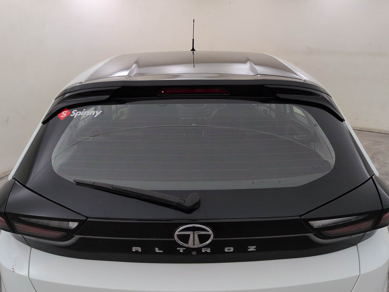 Used 2023 Tata Altroz XZ Plus Petrol Petrol Manual exterior BACK WINDSHIELD VIEW