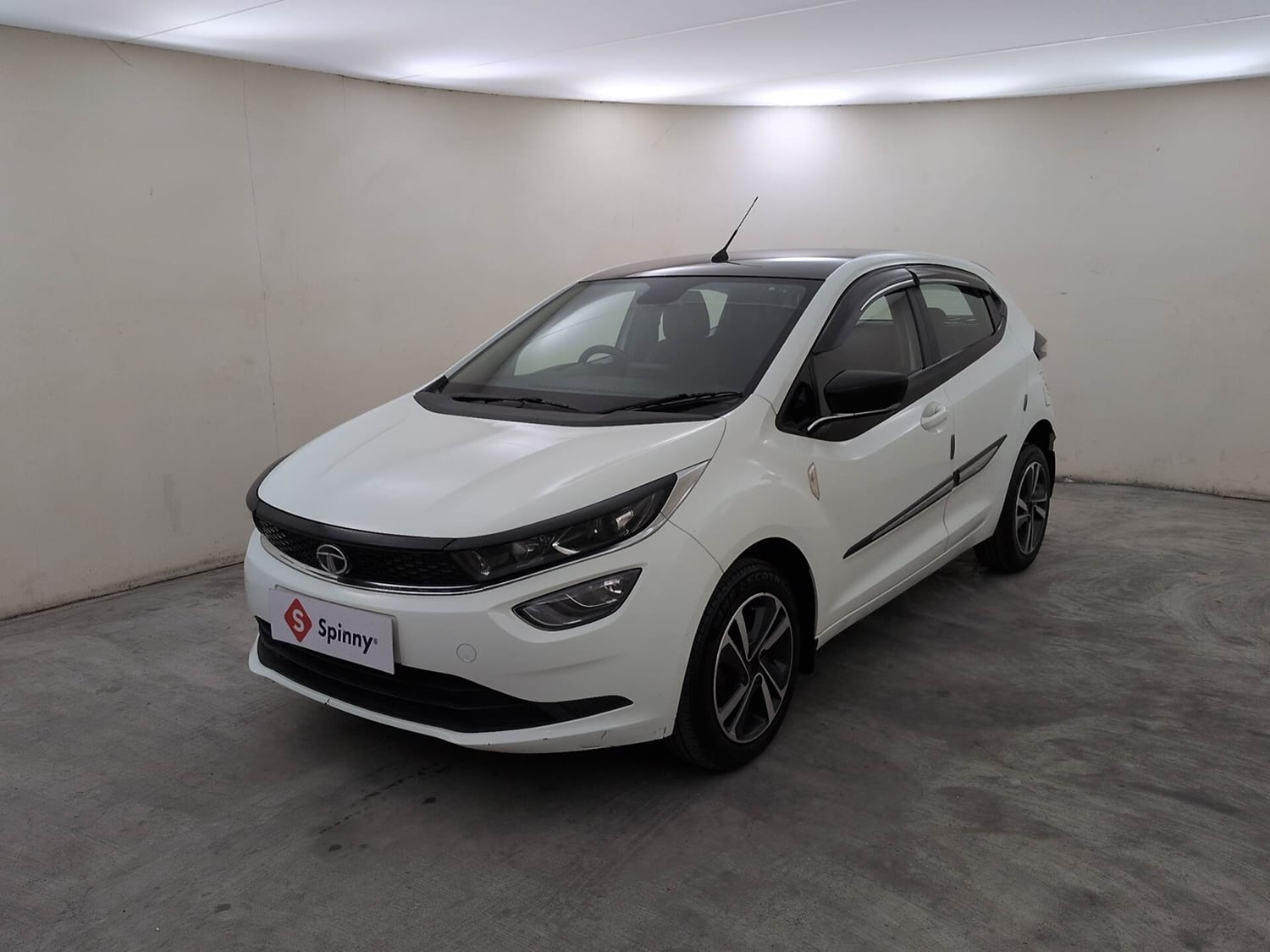 Used 2023 Tata Altroz XZ Plus Petrol Petrol Manual exterior LEFT FRONT CORNER VIEW