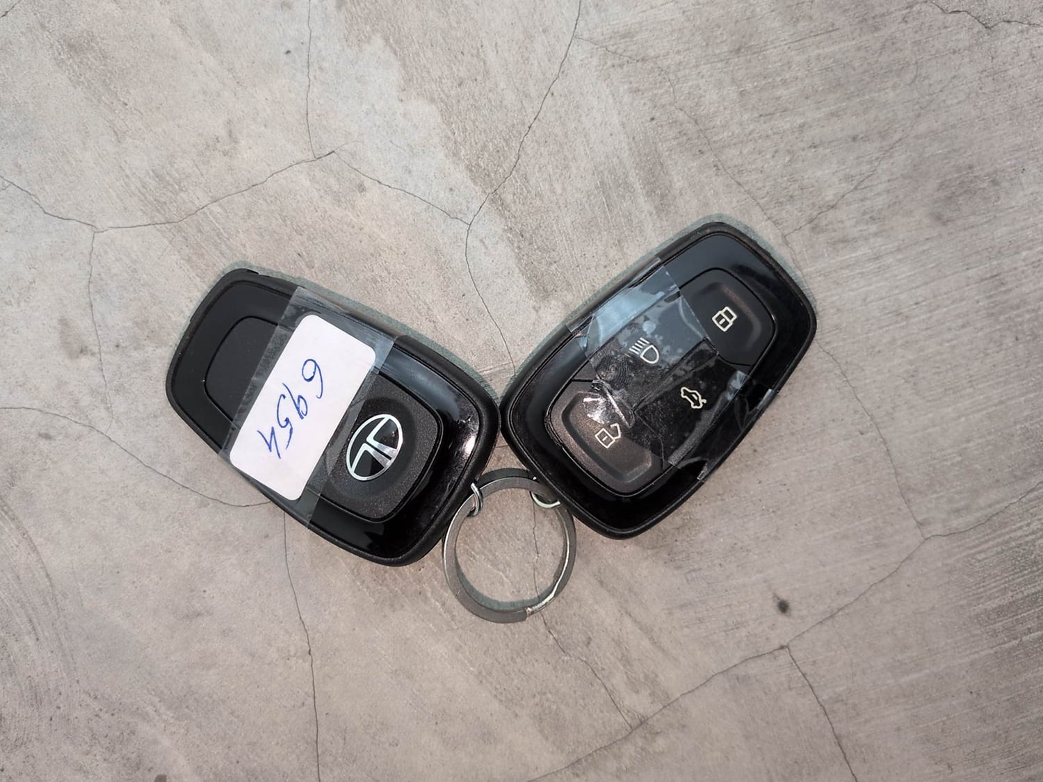 Used 2023 Tata Altroz XZ Plus Petrol Petrol Manual extra CAR KEY VIEW