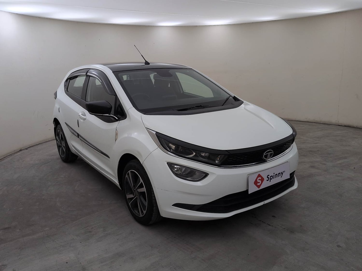 Used 2023 Tata Altroz XZ Plus Petrol Petrol Manual exterior RIGHT FRONT CORNER VIEW