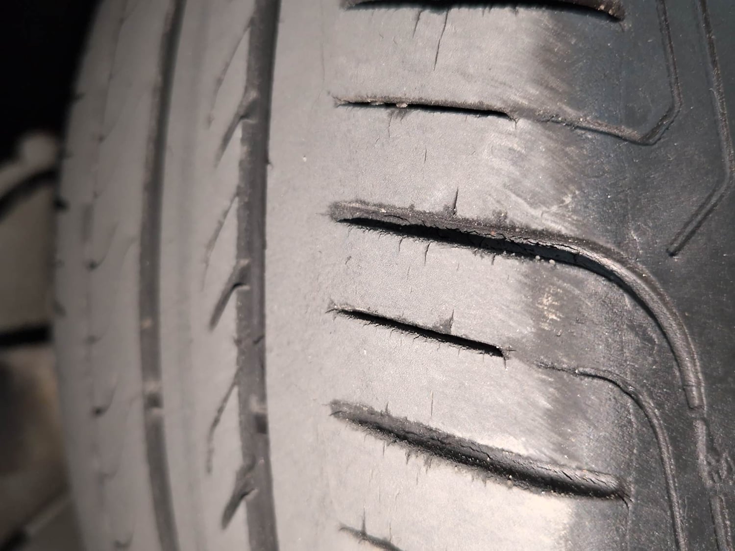 Used 2023 Tata Altroz XZ Plus Petrol Petrol Manual tyres RIGHT FRONT TYRE TREAD VIEW