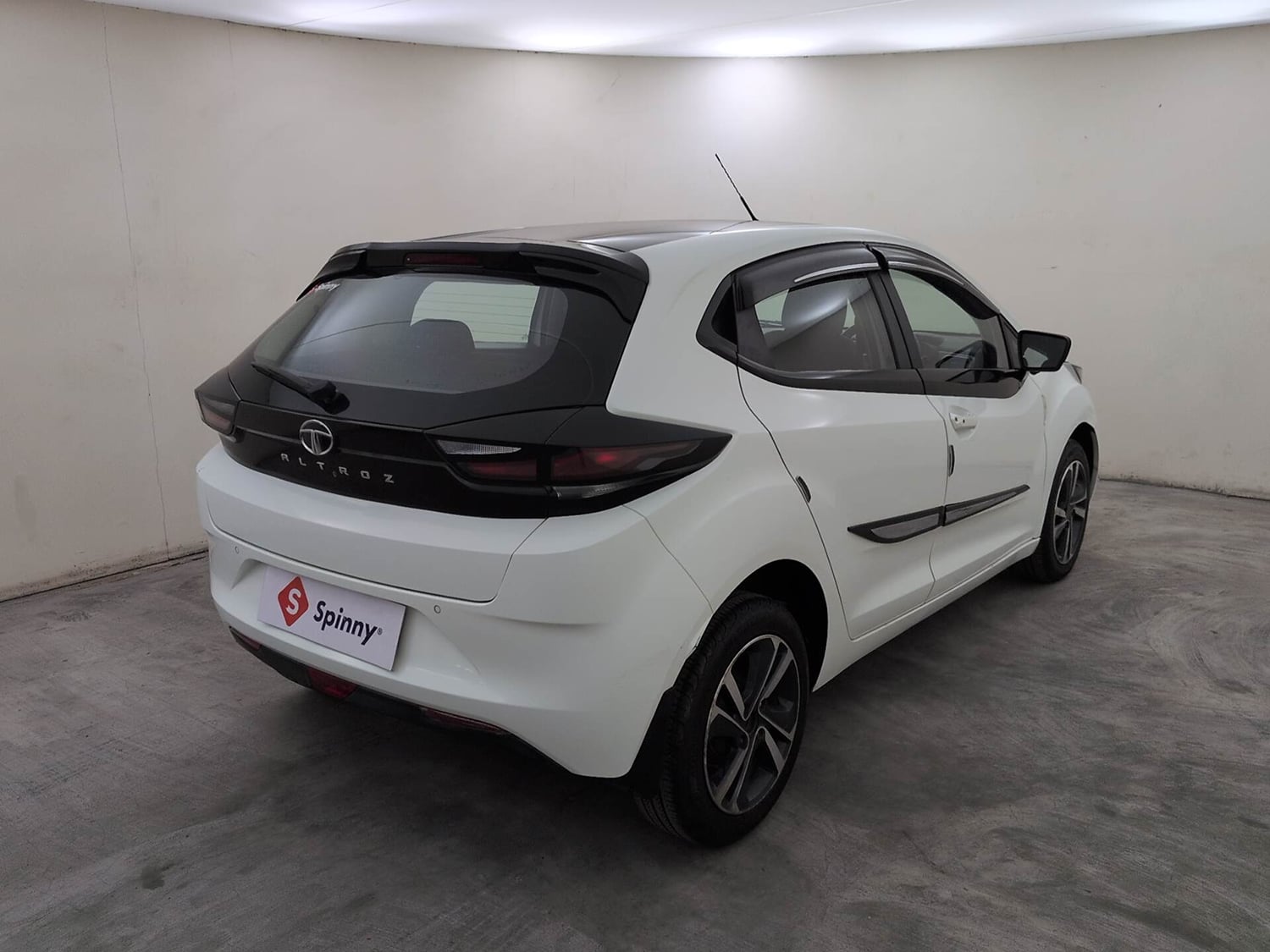 Used 2023 Tata Altroz XZ Plus Petrol Petrol Manual exterior RIGHT REAR CORNER VIEW
