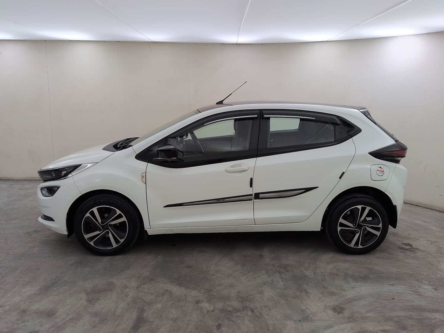 Used 2023 Tata Altroz XZ Plus Petrol Petrol Manual exterior LEFT SIDE VIEW