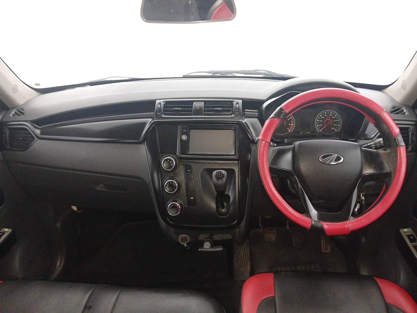 Used 2019 Mahindra KUV100 NXT K2 6 STR Petrol Manual interior DASHBOARD VIEW