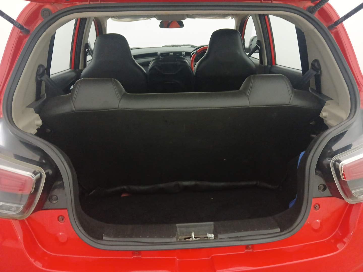 Used 2019 Mahindra KUV100 NXT K2 6 STR Petrol Manual interior DICKY INSIDE VIEW