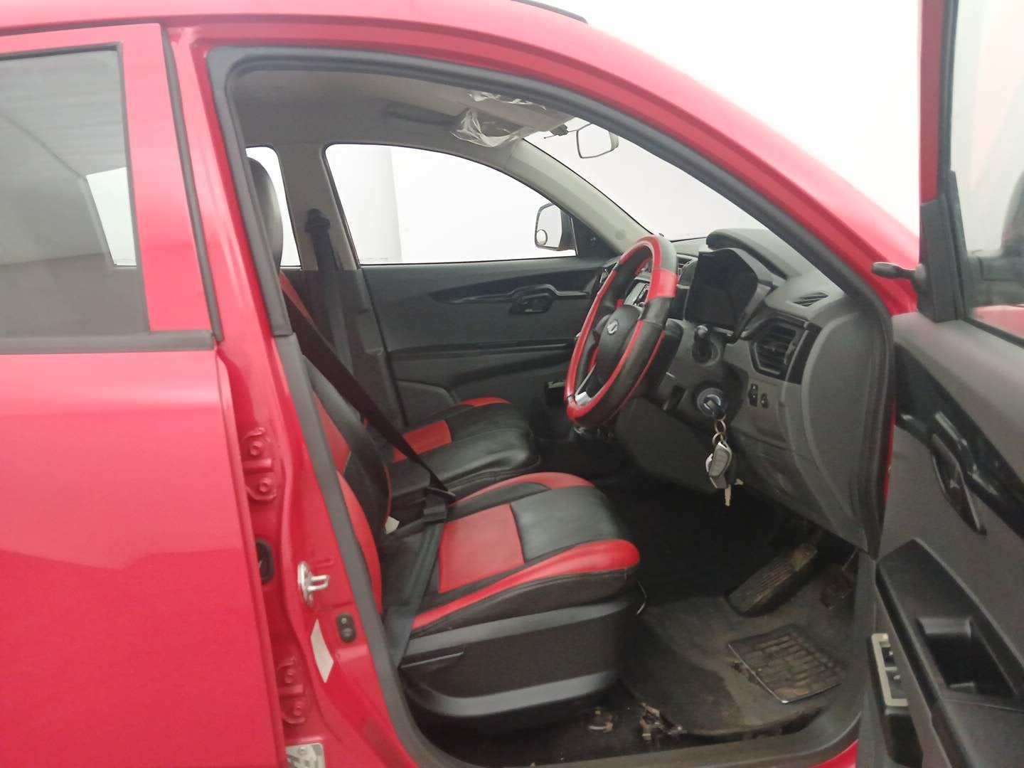 Used 2019 Mahindra KUV100 NXT K2 6 STR Petrol Manual interior RIGHT SIDE FRONT DOOR CABIN VIEW