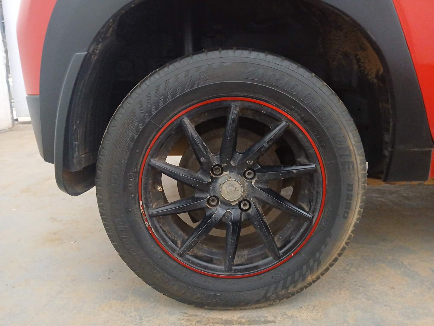 Used 2019 Mahindra KUV100 NXT K2 6 STR Petrol Manual tyres RIGHT REAR TYRE RIM VIEW