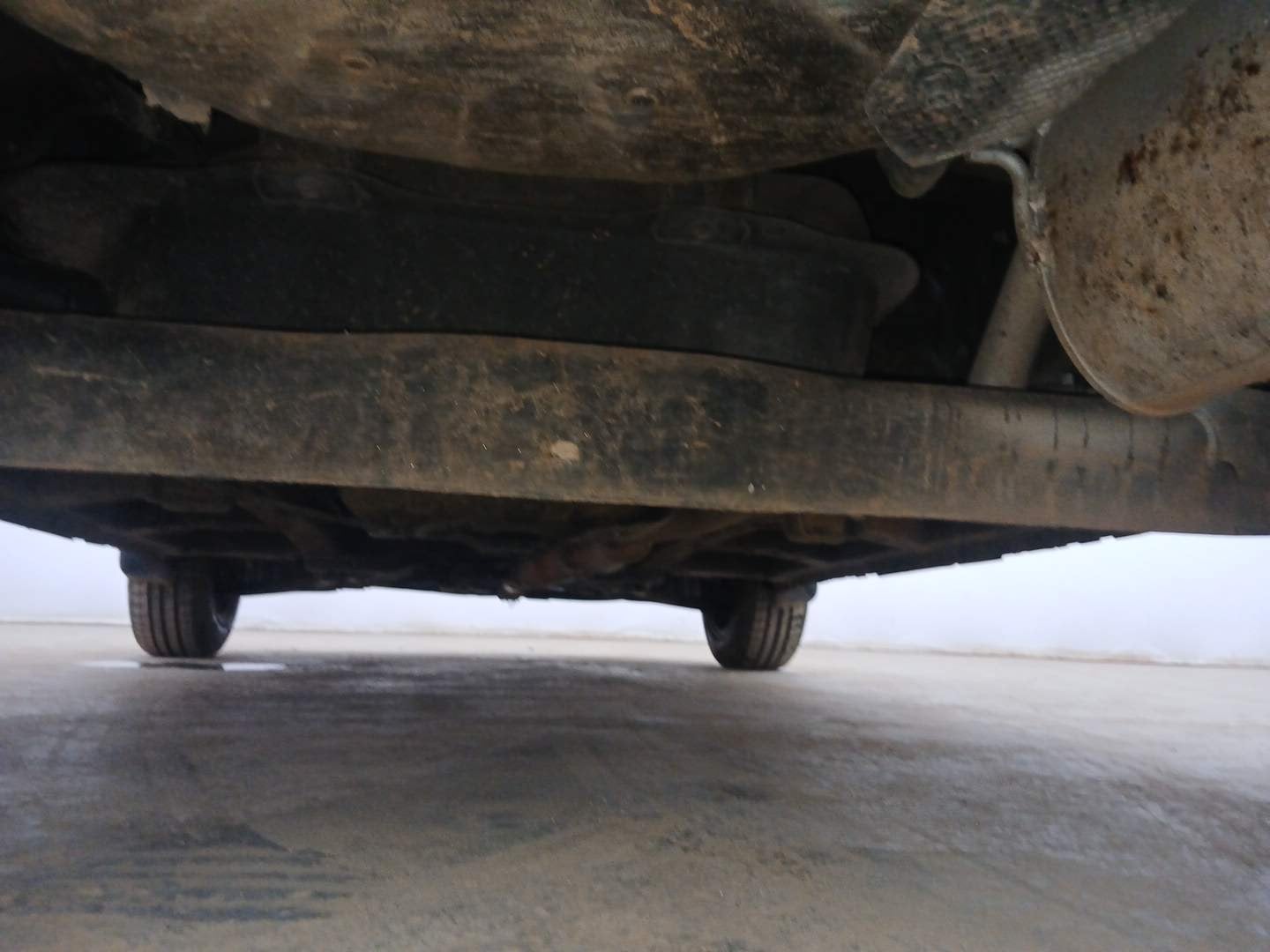 Used 2019 Mahindra KUV100 NXT K2 6 STR Petrol Manual extra REAR UNDERBODY VIEW (TAKEN FROM REAR)