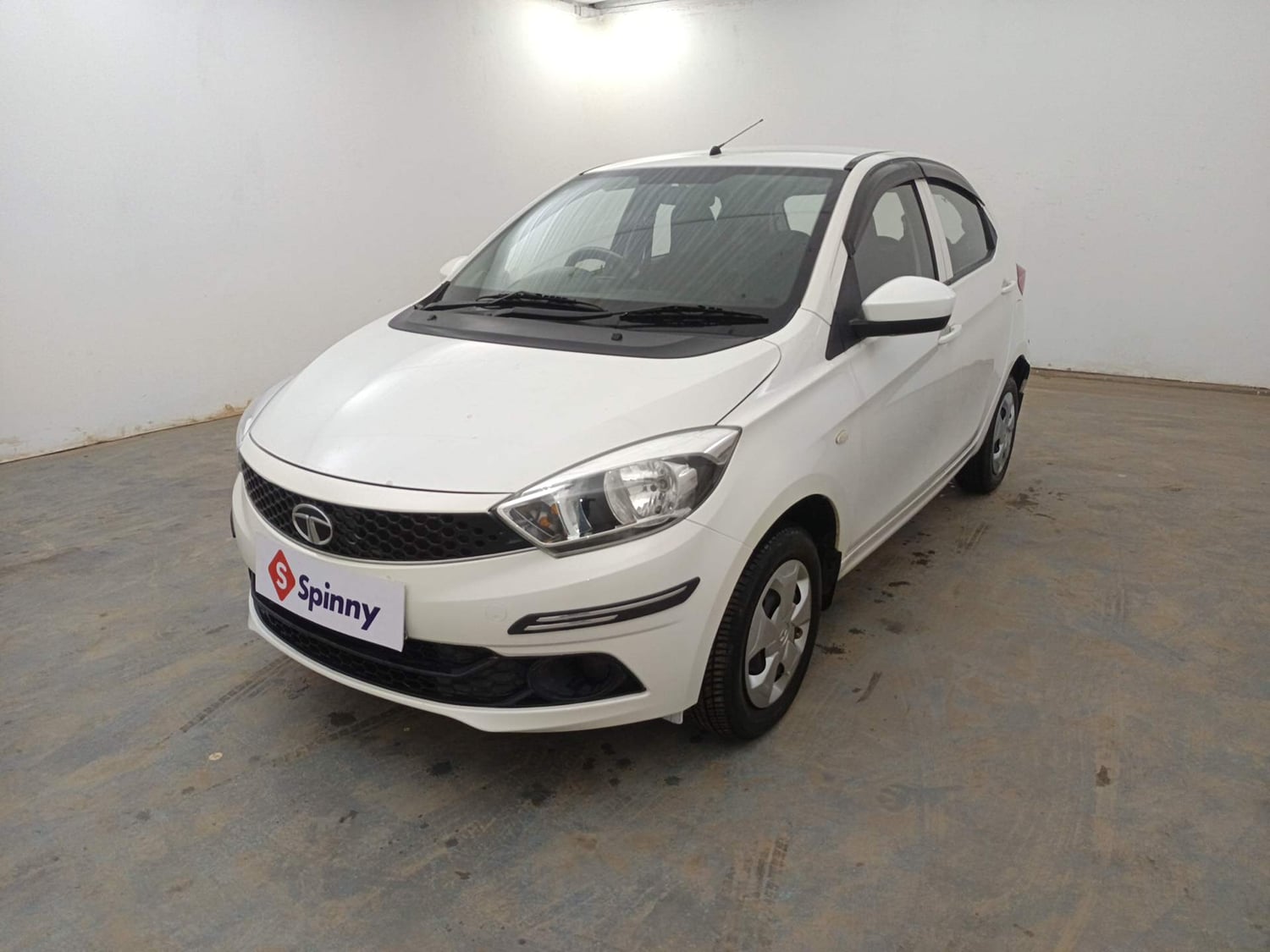 Used 2019 Tata Tiago Revotron XT Petrol Manual exterior LEFT FRONT CORNER VIEW