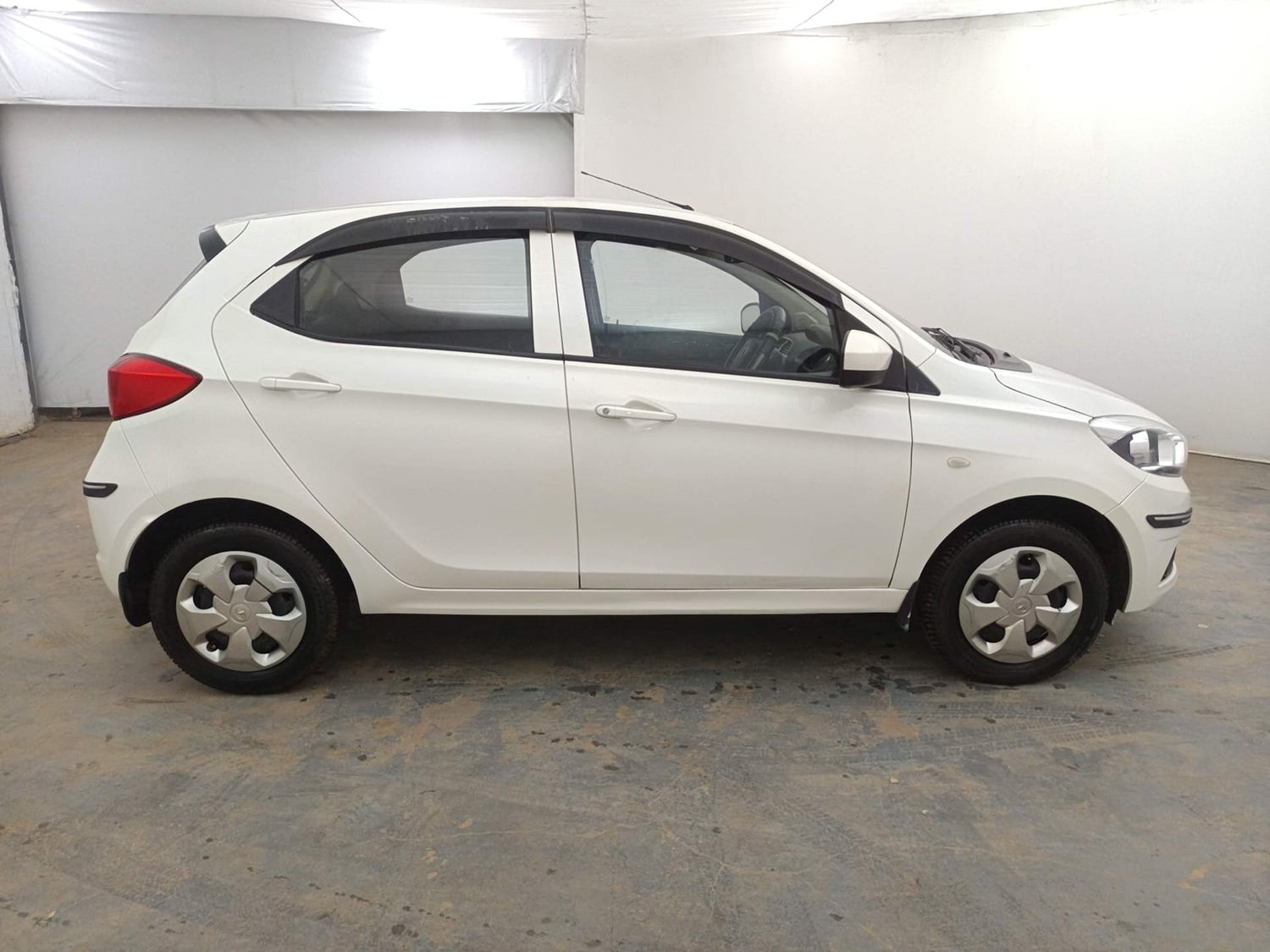 Used 2019 Tata Tiago Revotron XT Petrol Manual exterior RIGHT SIDE VIEW