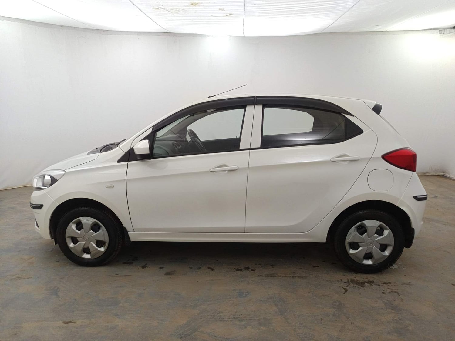 Used 2019 Tata Tiago Revotron XT Petrol Manual exterior LEFT SIDE VIEW