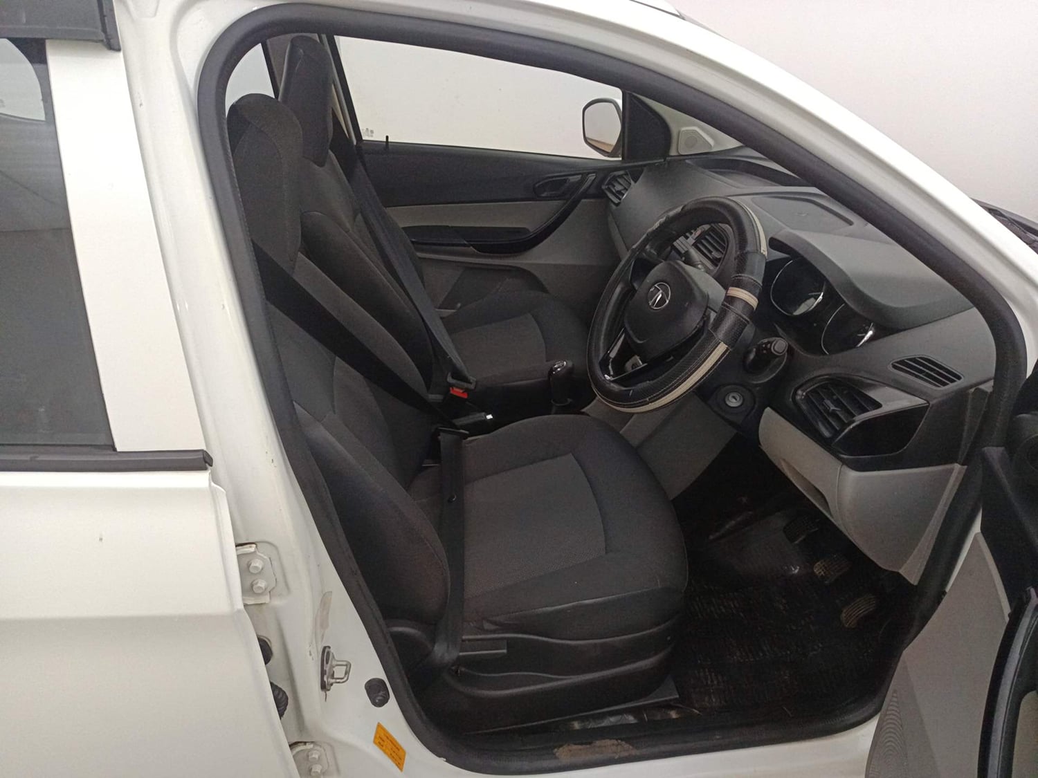 Used 2019 Tata Tiago Revotron XT Petrol Manual interior RIGHT SIDE FRONT DOOR CABIN VIEW