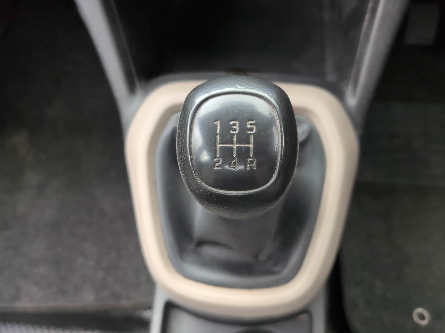 Used 2019 Hyundai Grand i10 Magna 1.2 Kappa VTVT Petrol Manual interior GEAR  KNOB VIEW