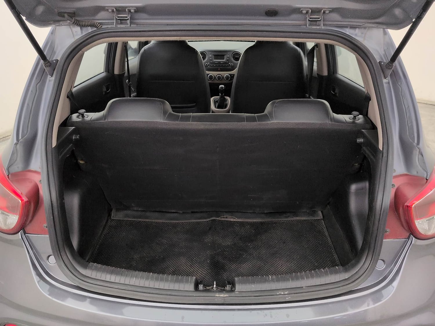 Used 2019 Hyundai Grand i10 Magna 1.2 Kappa VTVT Petrol Manual interior DICKY INSIDE VIEW