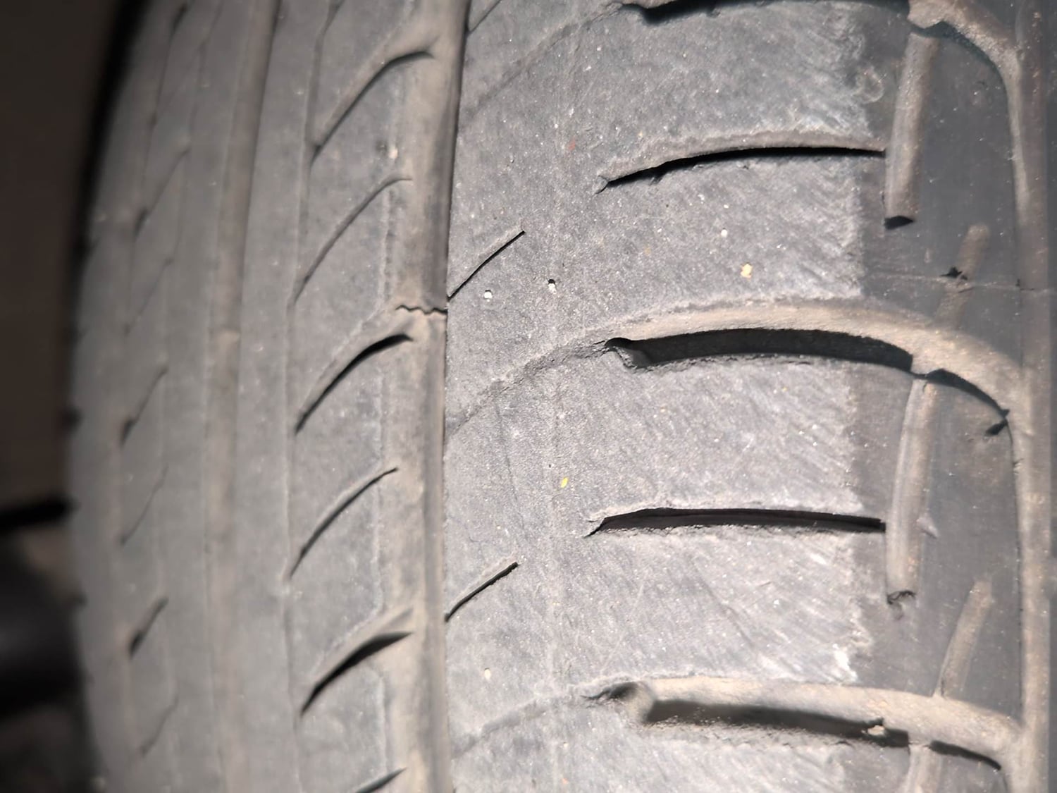 Used 2019 Hyundai Grand i10 Magna 1.2 Kappa VTVT Petrol Manual tyres RIGHT FRONT TYRE TREAD VIEW