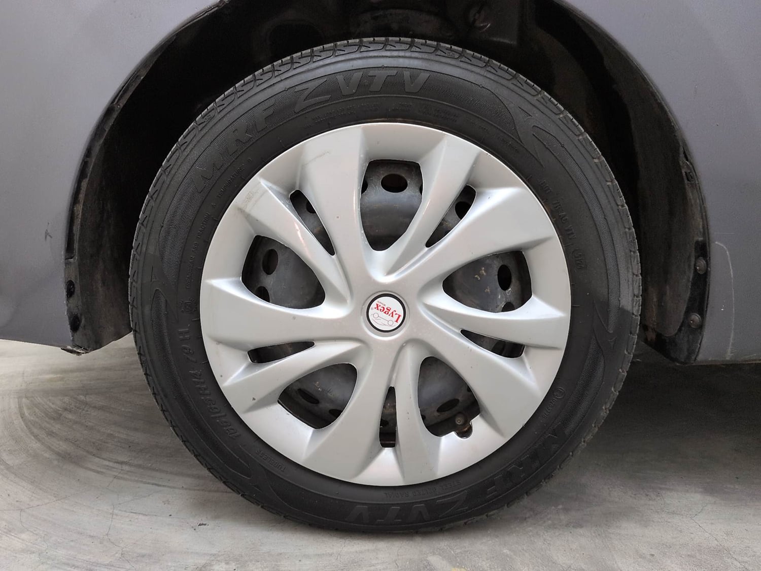 Used 2019 Hyundai Grand i10 Magna 1.2 Kappa VTVT Petrol Manual tyres LEFT FRONT TYRE RIM VIEW