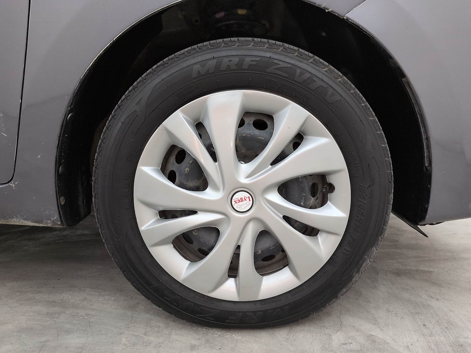 Used 2019 Hyundai Grand i10 Magna 1.2 Kappa VTVT Petrol Manual tyres RIGHT FRONT TYRE RIM VIEW