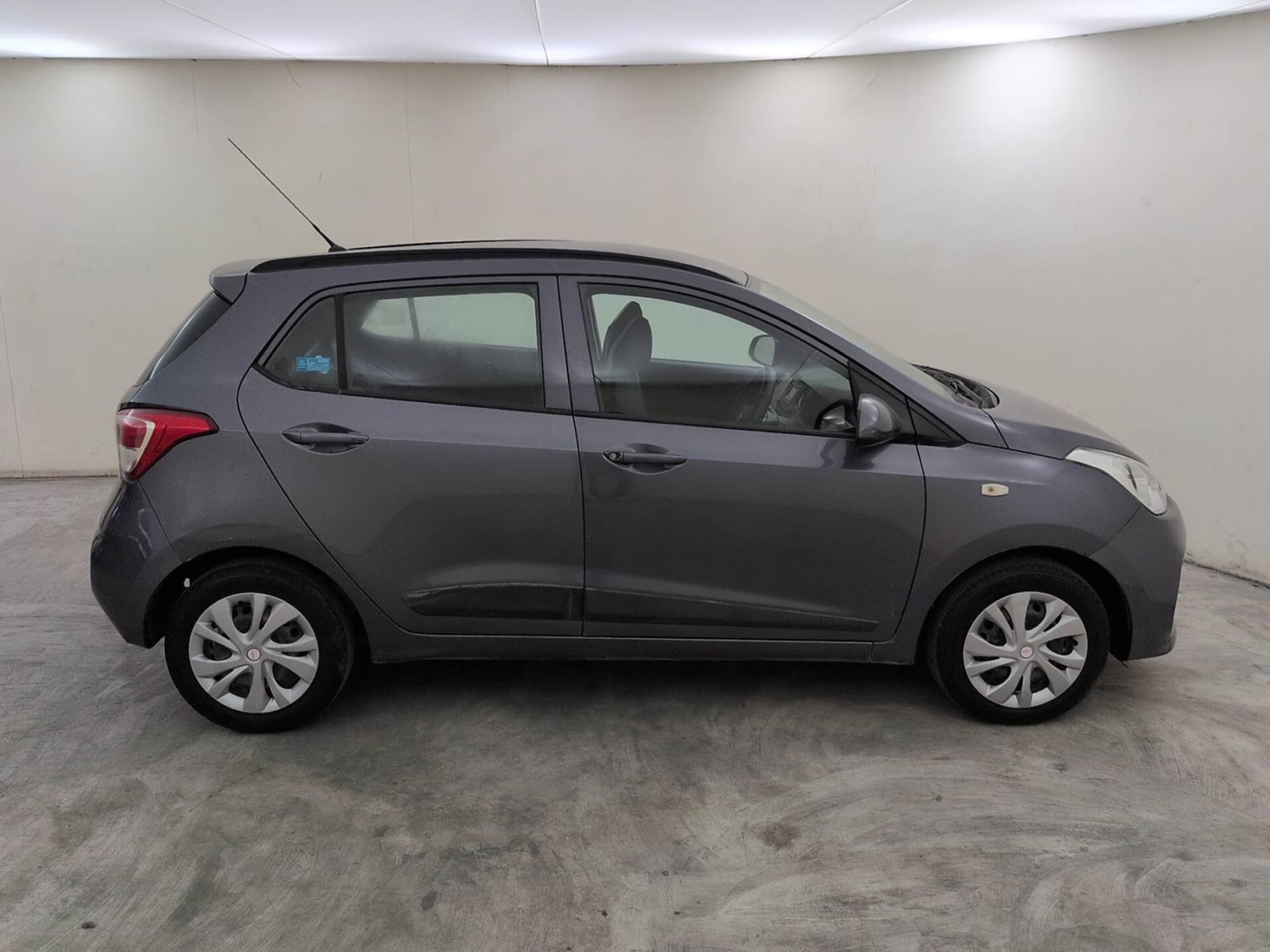Used 2019 Hyundai Grand i10 Magna 1.2 Kappa VTVT Petrol Manual exterior RIGHT SIDE VIEW