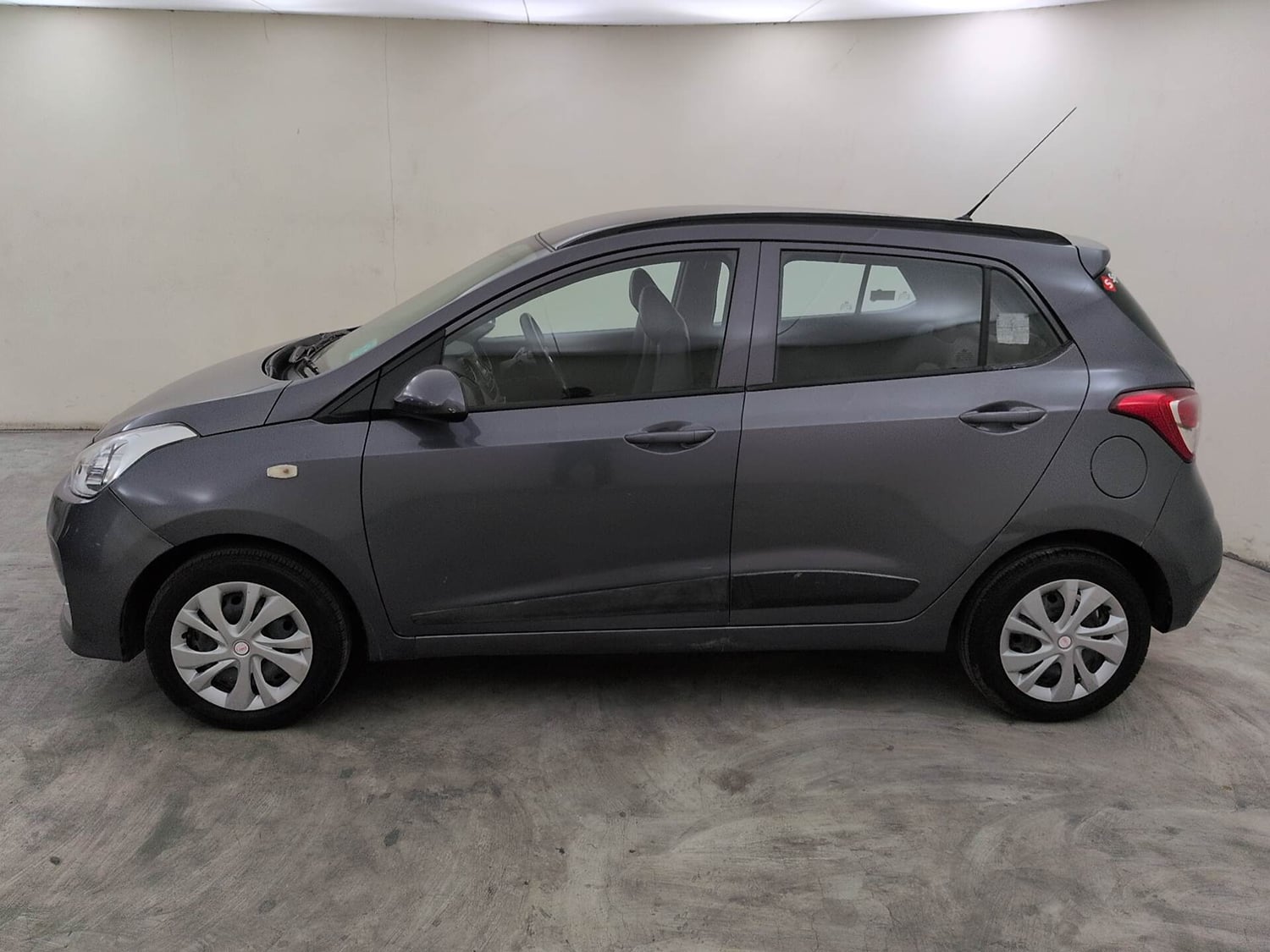 Used 2019 Hyundai Grand i10 Magna 1.2 Kappa VTVT Petrol Manual exterior LEFT SIDE VIEW
