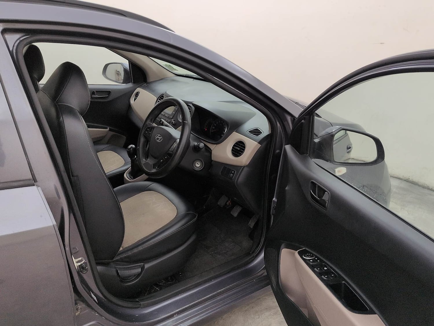 Used 2019 Hyundai Grand i10 Magna 1.2 Kappa VTVT Petrol Manual interior RIGHT SIDE FRONT DOOR CABIN VIEW