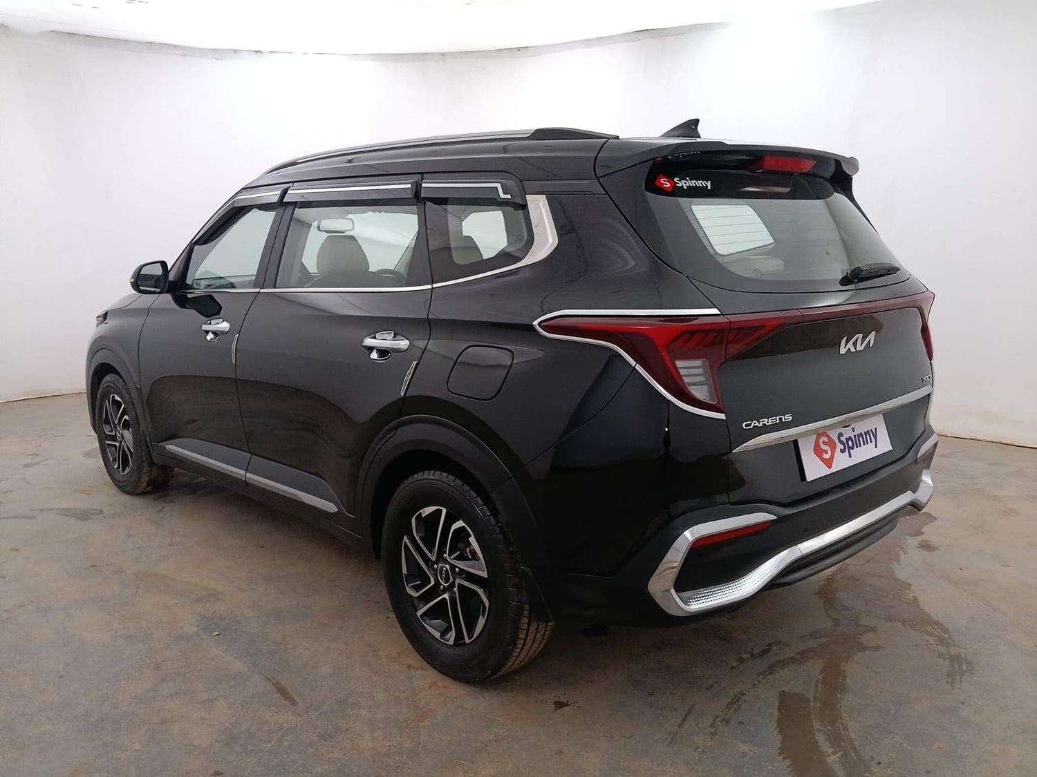 Used 2022 Kia Carens Luxury Plus 1.4 Petrol DCT 6 STR Petrol Automatic exterior LEFT REAR CORNER VIEW