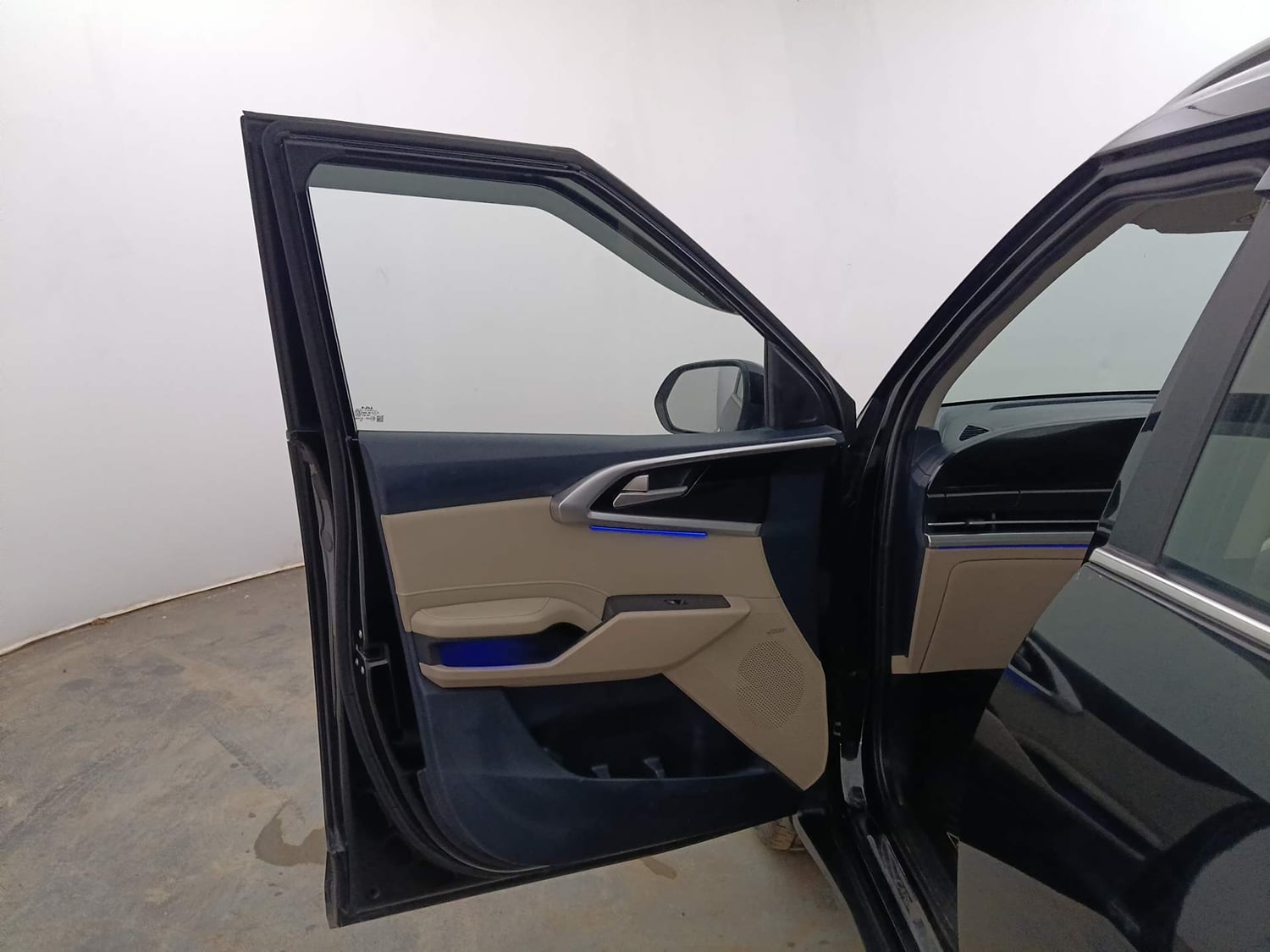 Used 2022 Kia Carens Luxury Plus 1.4 Petrol DCT 6 STR Petrol Automatic interior LEFT FRONT DOOR OPEN VIEW