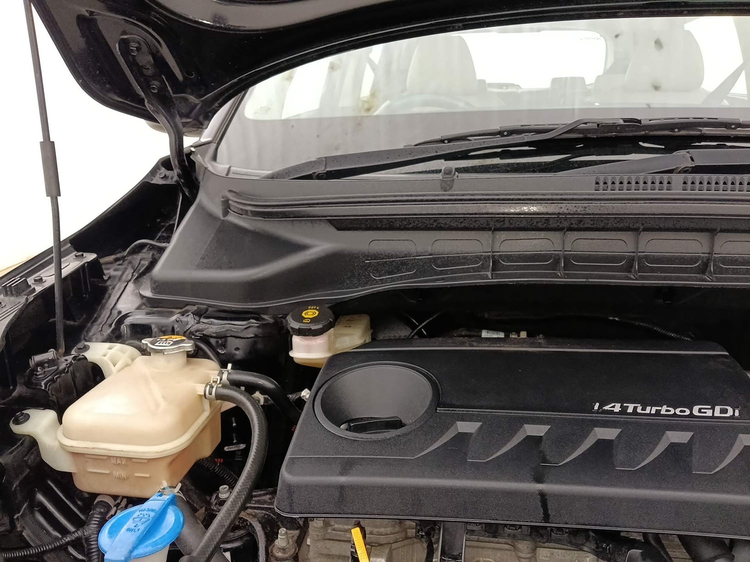 Used 2022 Kia Carens Luxury Plus 1.4 Petrol DCT 6 STR Petrol Automatic engine ENGINE RIGHT SIDE HINGE & APRON VIEW