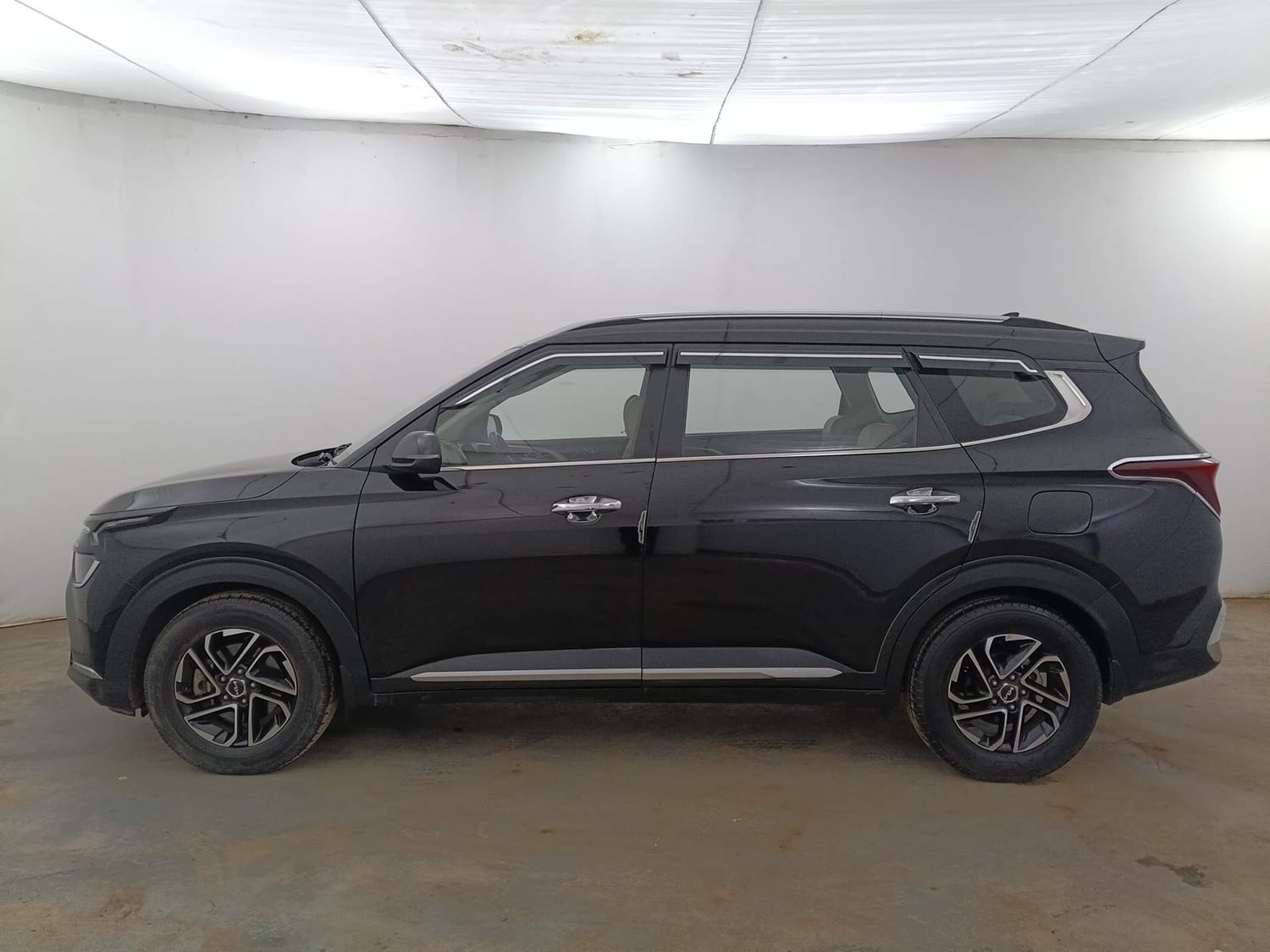 Used 2022 Kia Carens Luxury Plus 1.4 Petrol DCT 6 STR Petrol Automatic exterior LEFT SIDE VIEW