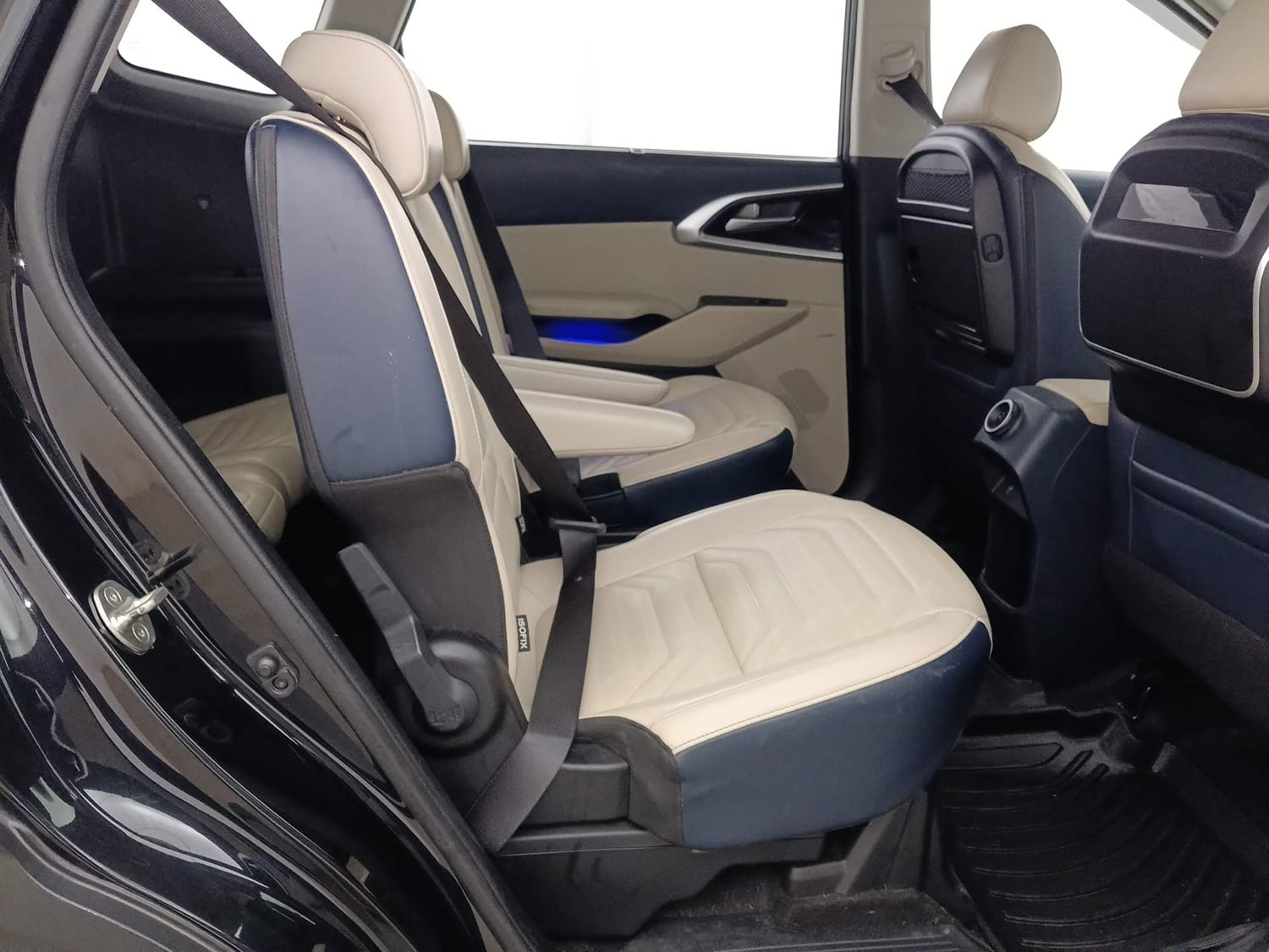 Used 2022 Kia Carens Luxury Plus 1.4 Petrol DCT 6 STR Petrol Automatic interior RIGHT SIDE REAR DOOR CABIN VIEW