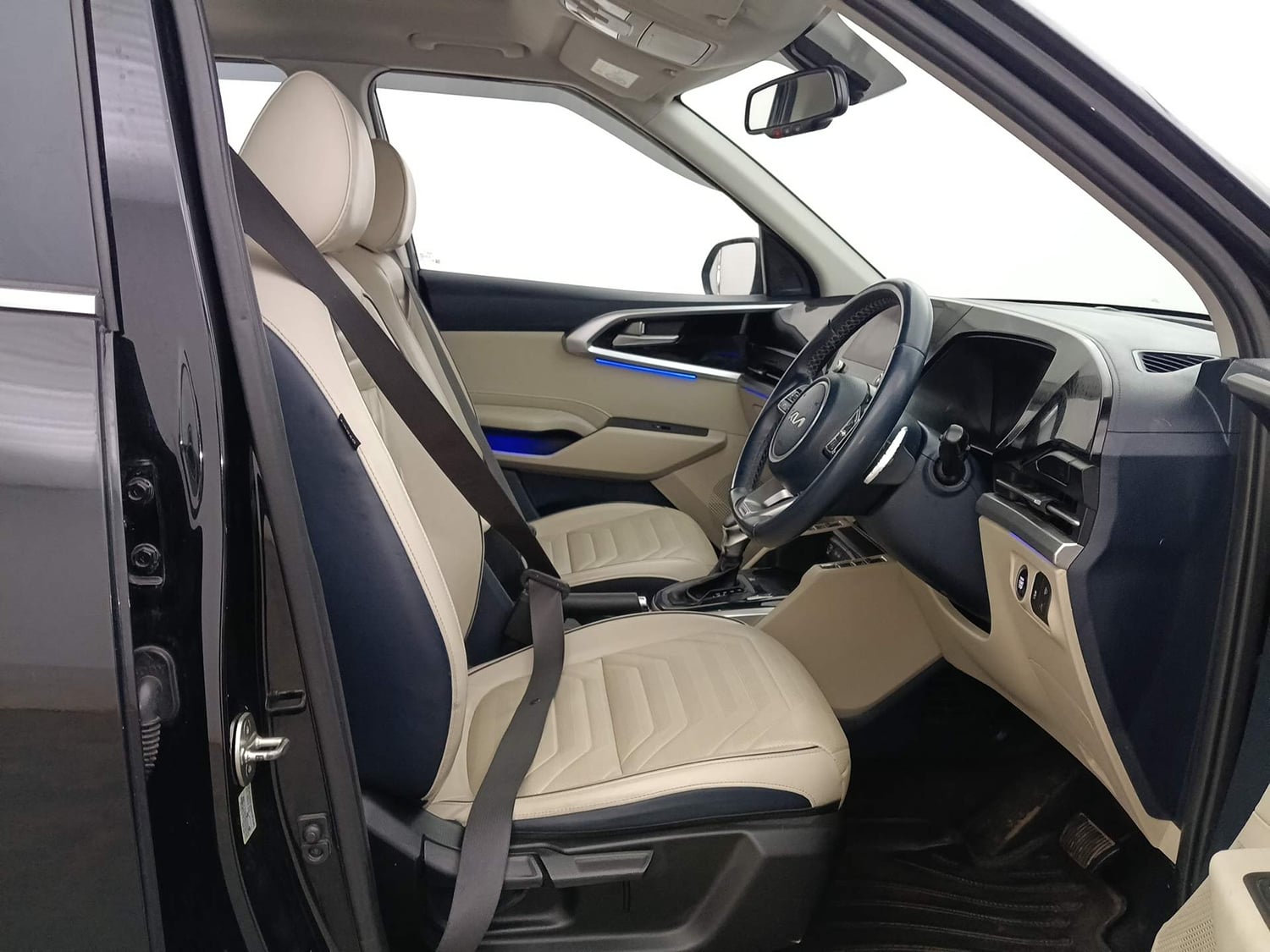 Used 2022 Kia Carens Luxury Plus 1.4 Petrol DCT 6 STR Petrol Automatic interior RIGHT SIDE FRONT DOOR CABIN VIEW