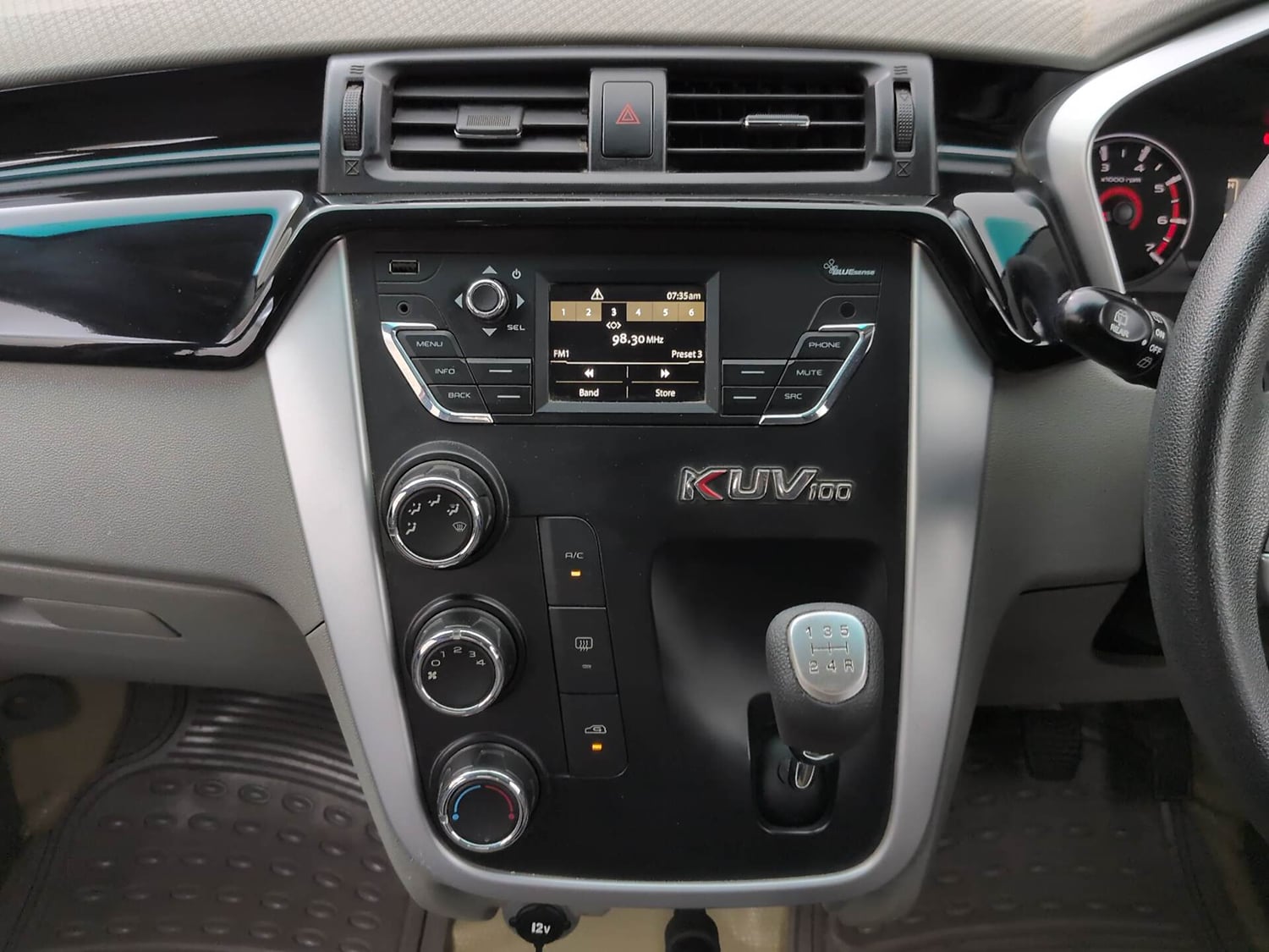 Used 2017 Mahindra KUV100 K6 6 STR Petrol Manual interior MUSIC SYSTEM & AC CONTROL VIEW