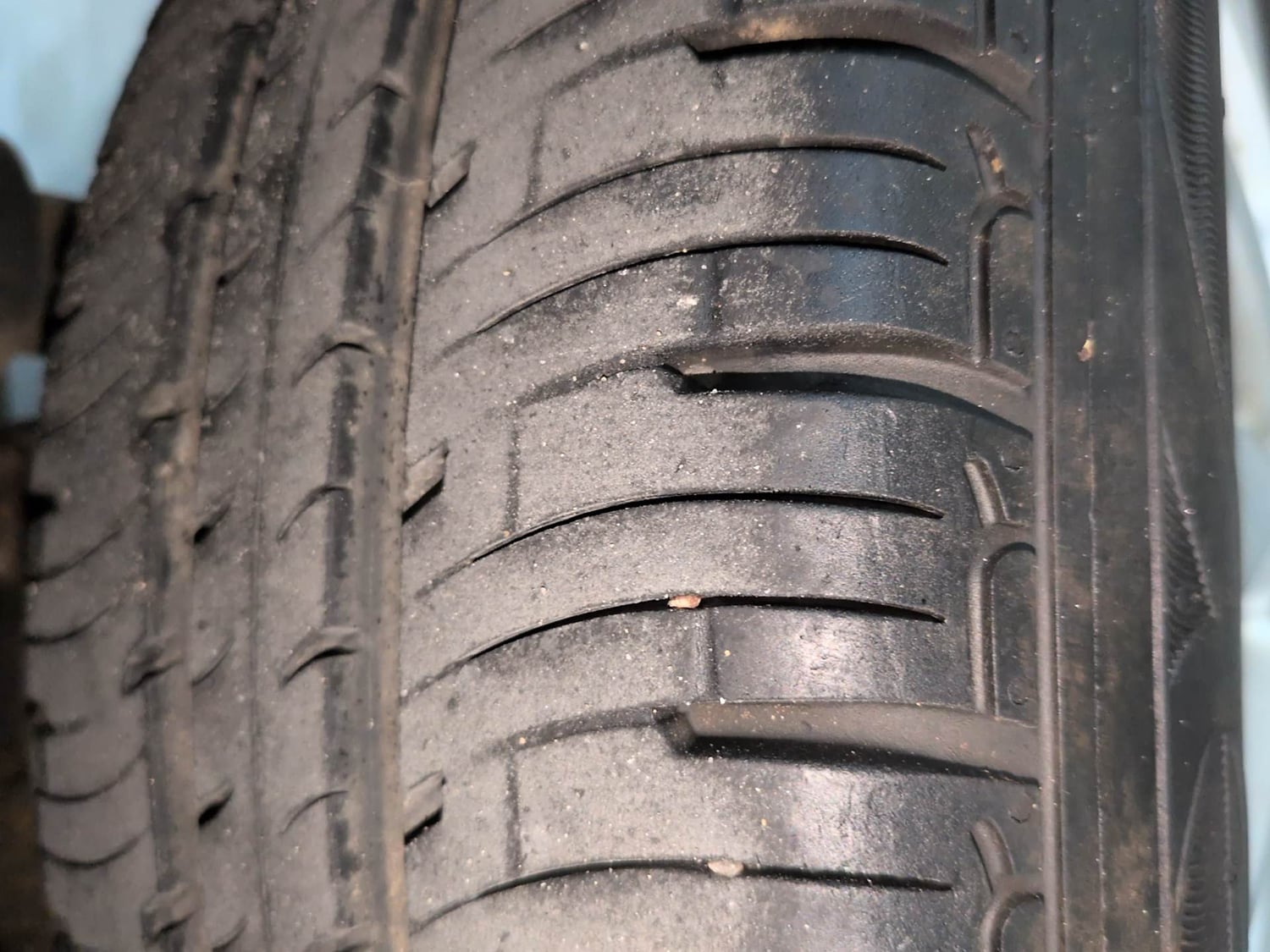 Used 2017 Mahindra KUV100 K6 6 STR Petrol Manual tyres LEFT REAR TYRE TREAD VIEW