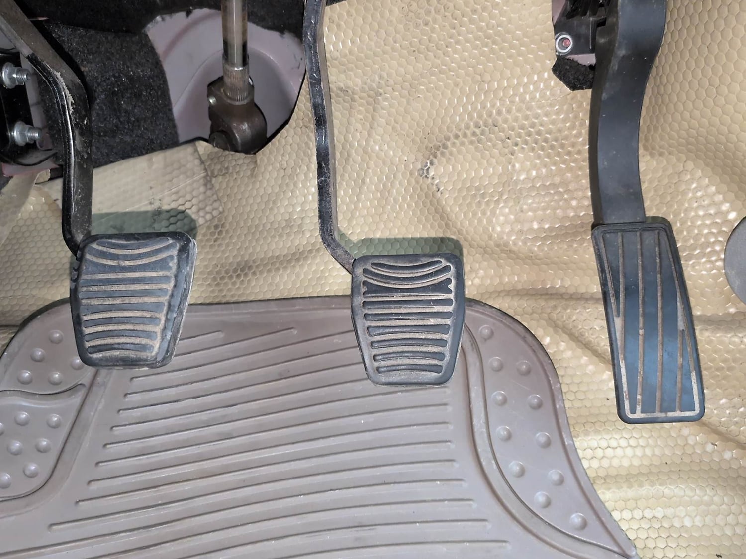 Used 2017 Mahindra KUV100 K6 6 STR Petrol Manual interior PEDALS VIEW