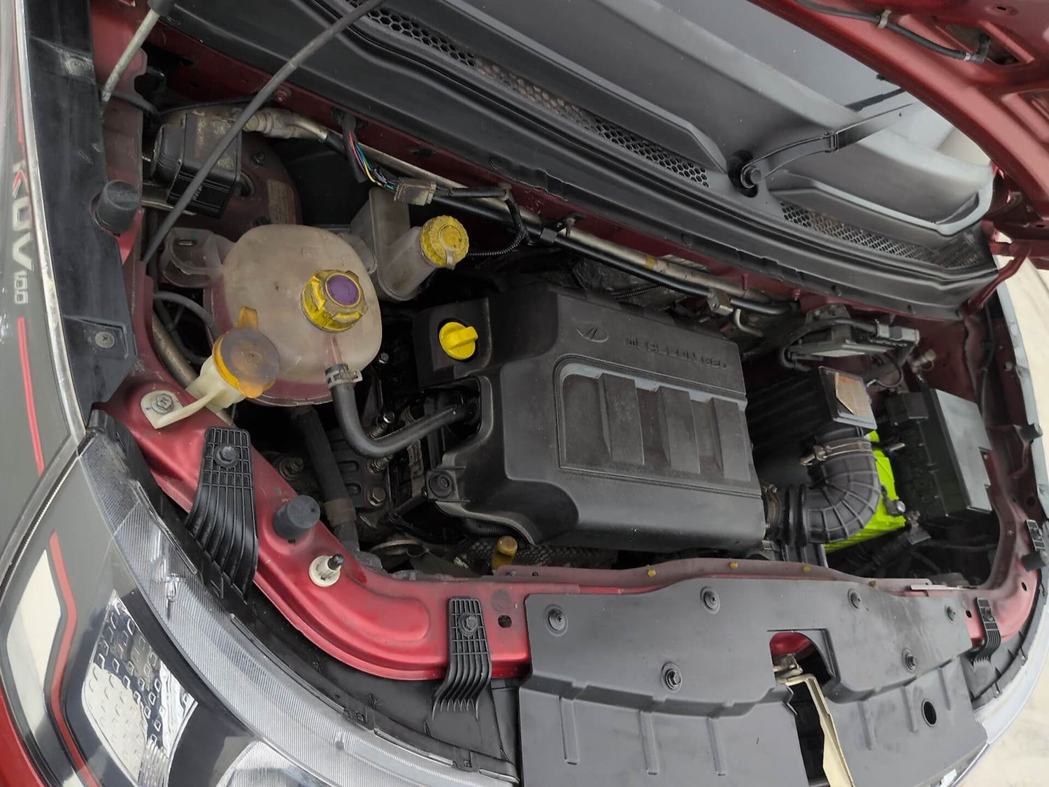 Used 2017 Mahindra KUV100 K6 6 STR Petrol Manual engine ENGINE RIGHT SIDE VIEW