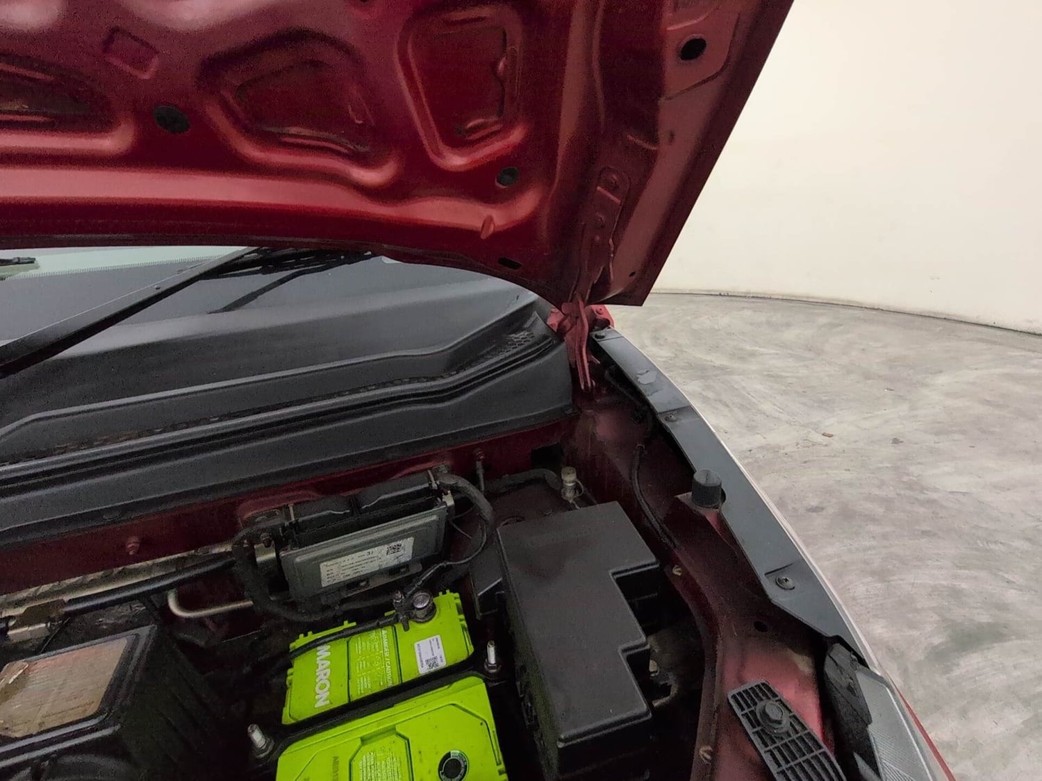 Used 2017 Mahindra KUV100 K6 6 STR Petrol Manual engine ENGINE LEFT SIDE HINGE & APRON VIEW