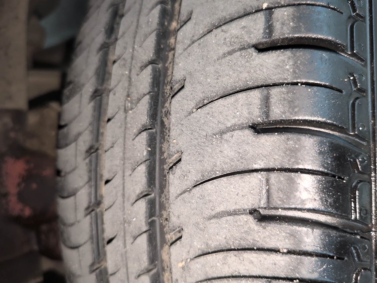 Used 2017 Mahindra KUV100 K6 6 STR Petrol Manual tyres RIGHT REAR TYRE TREAD VIEW