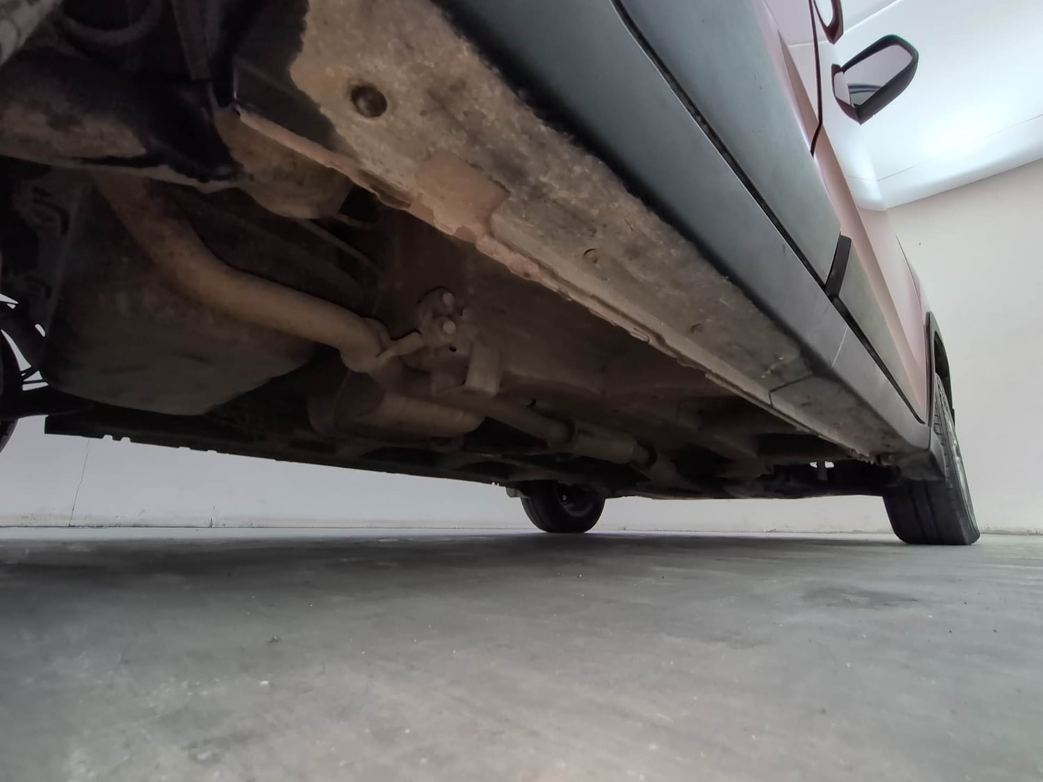 Used 2017 Mahindra KUV100 K6 6 STR Petrol Manual extra REAR RIGHT UNDERBODY VIEW
