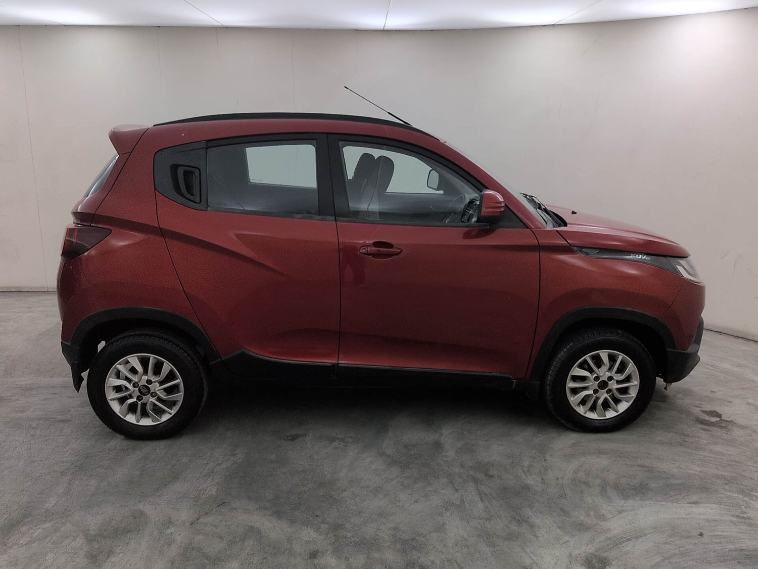 Used 2017 Mahindra KUV100 K6 6 STR Petrol Manual exterior RIGHT SIDE VIEW
