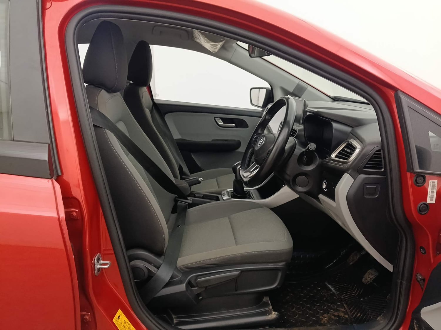 Used 2020 Tata Altroz XZ Petrol Petrol Manual interior RIGHT SIDE FRONT DOOR CABIN VIEW