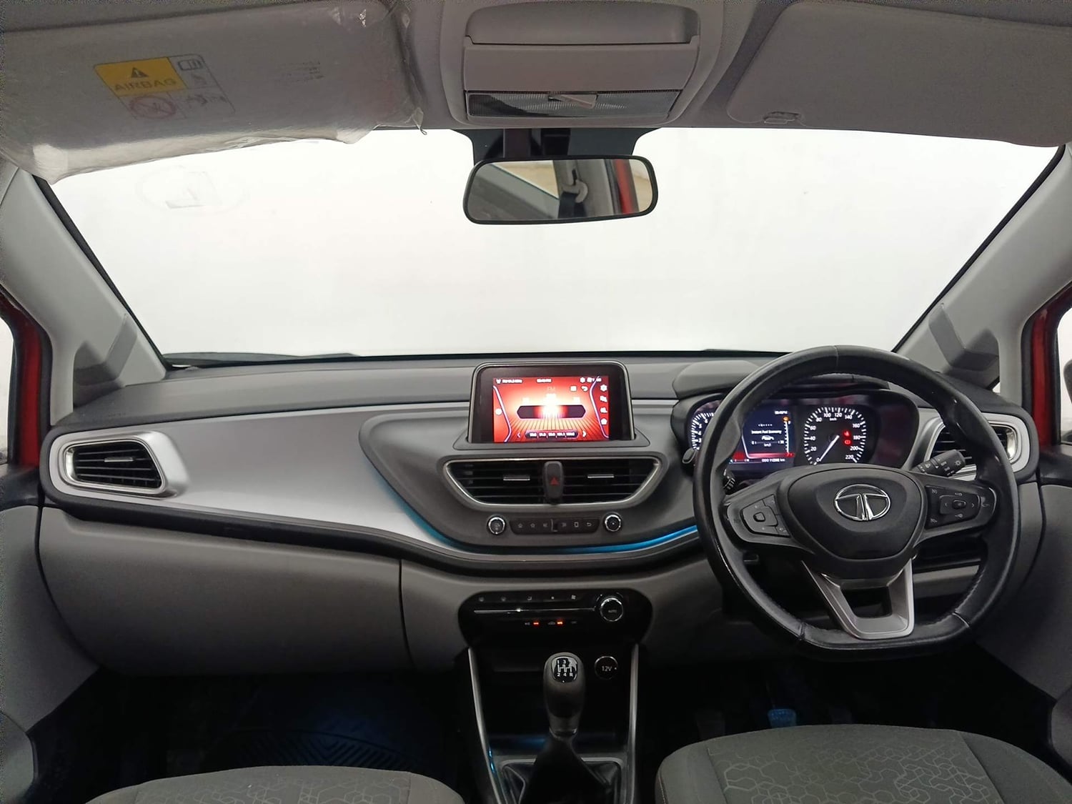 Used 2020 Tata Altroz XZ Petrol Petrol Manual interior DASHBOARD VIEW