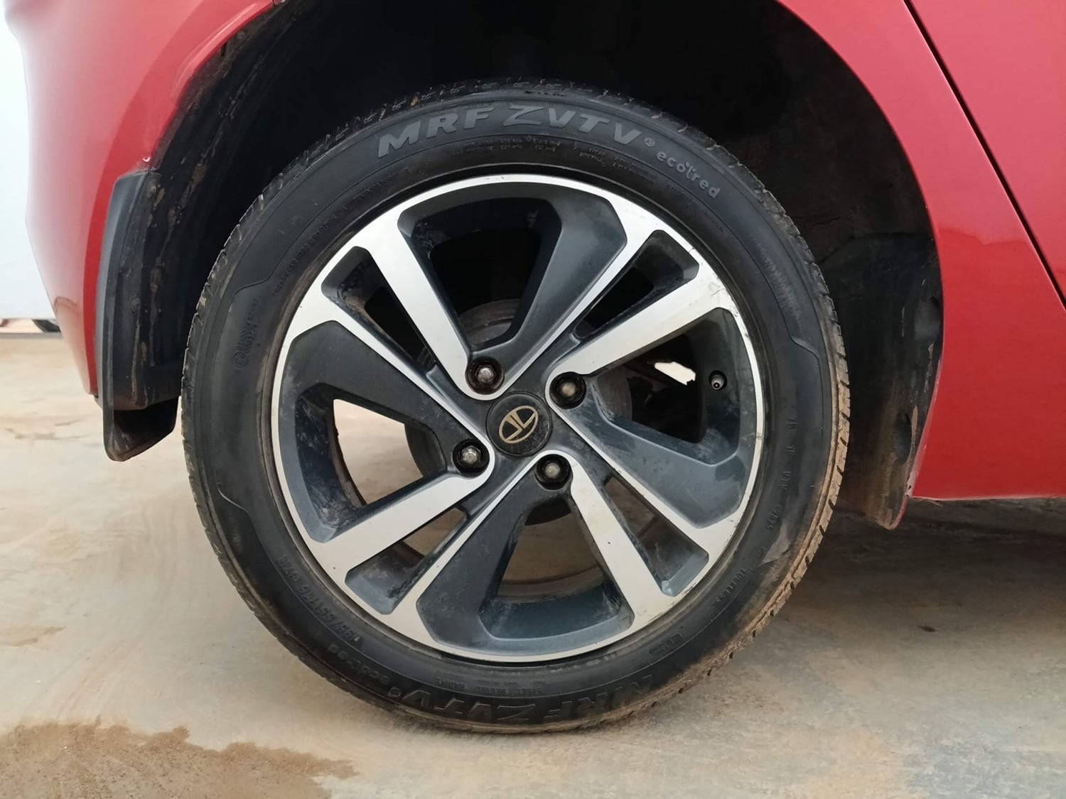 Used 2020 Tata Altroz XZ Petrol Petrol Manual tyres RIGHT REAR TYRE RIM VIEW