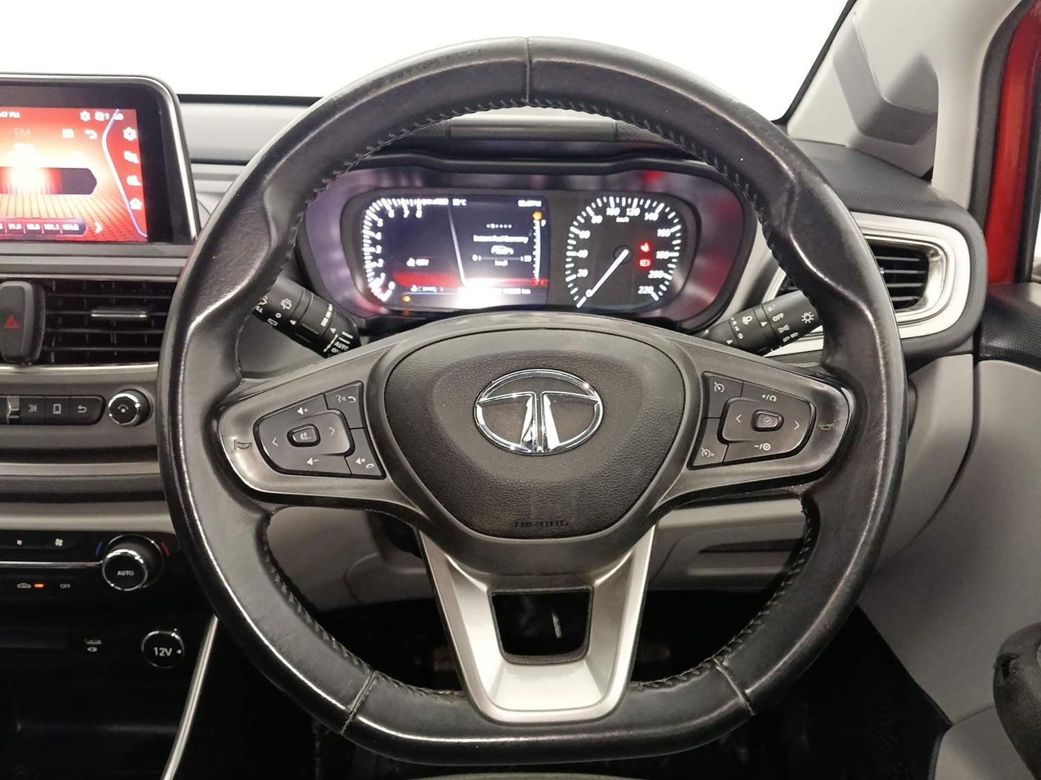 Used 2020 Tata Altroz XZ Petrol Petrol Manual interior STEERING VIEW