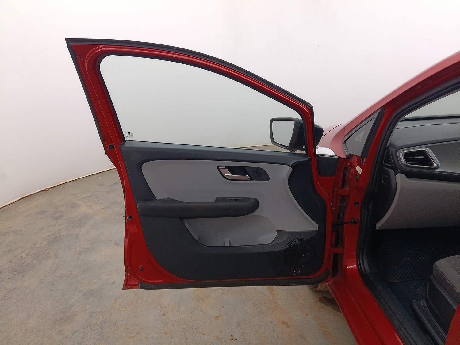 Used 2020 Tata Altroz XZ Petrol Petrol Manual interior LEFT FRONT DOOR OPEN VIEW