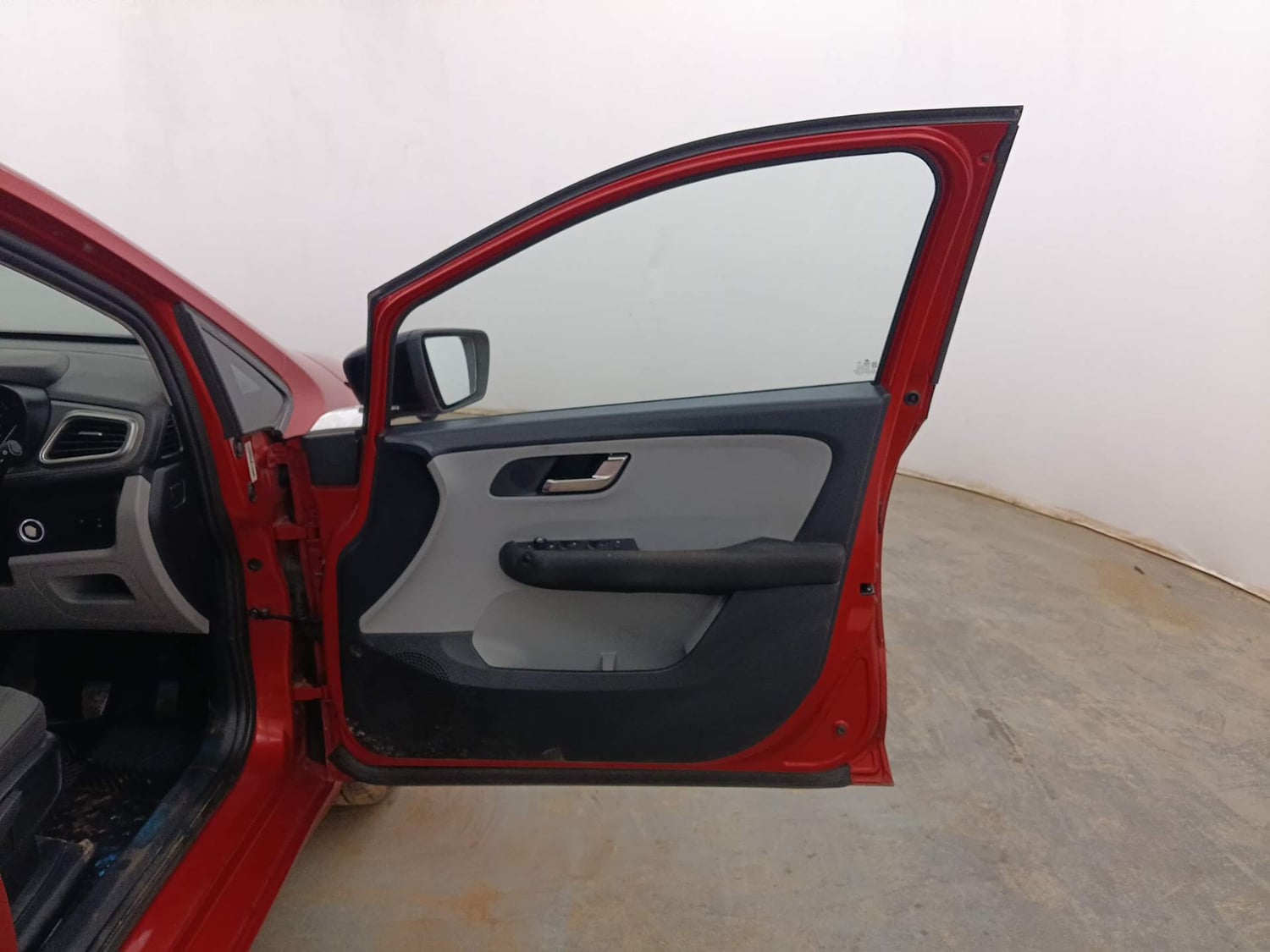 Used 2020 Tata Altroz XZ Petrol Petrol Manual interior RIGHT FRONT DOOR OPEN VIEW