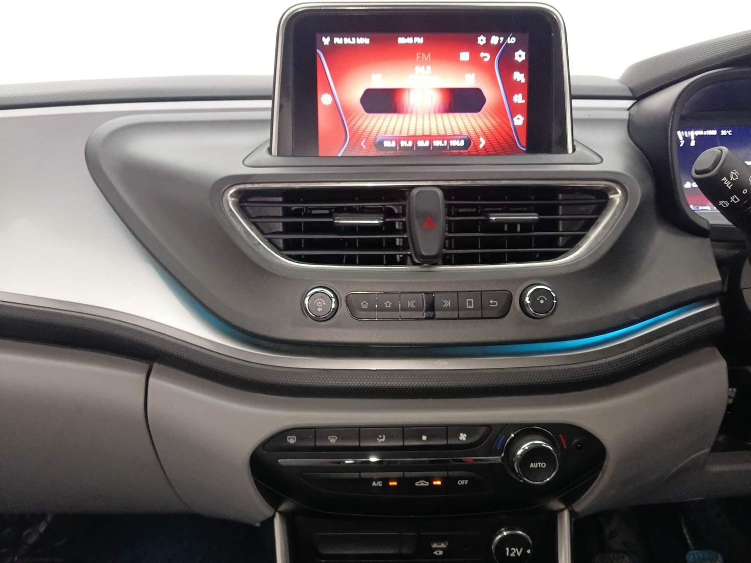 Used 2020 Tata Altroz XZ Petrol Petrol Manual interior MUSIC SYSTEM & AC CONTROL VIEW