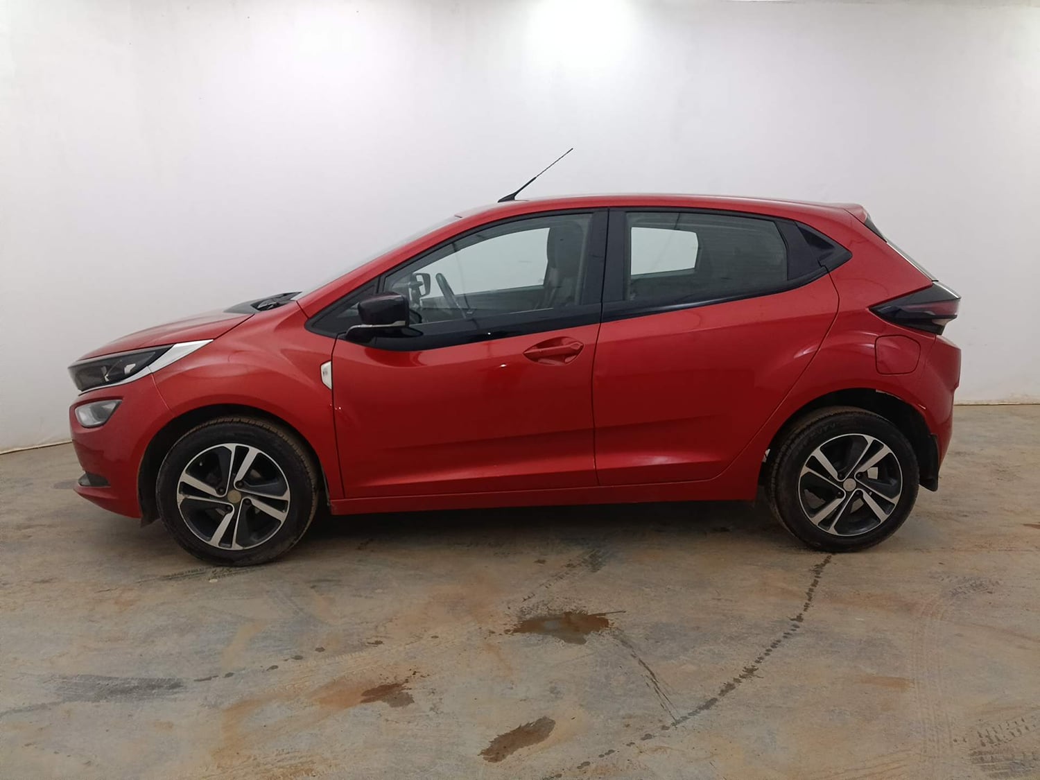 Used 2020 Tata Altroz XZ Petrol Petrol Manual exterior LEFT SIDE VIEW