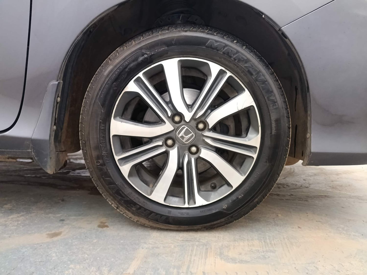 Used 2018 Honda City V Petrol Petrol Manual tyres RIGHT FRONT TYRE RIM VIEW